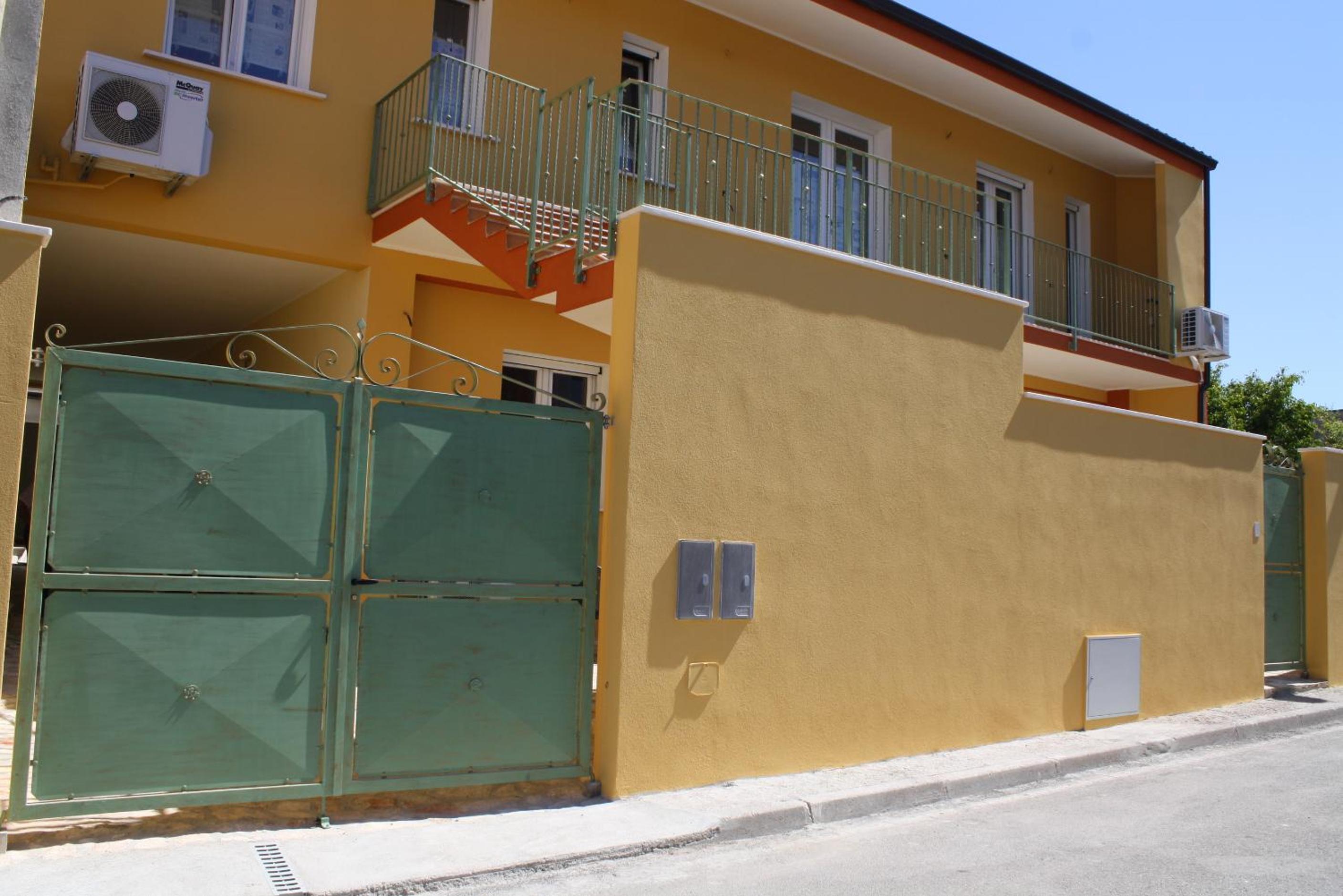 Luigi Apartments&Rooms