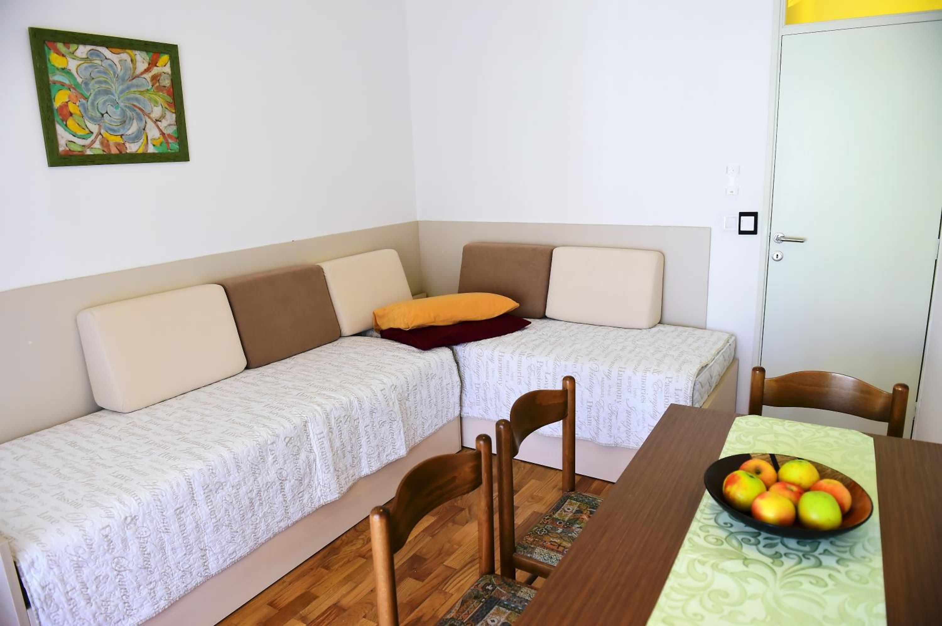 Apartments Zdjelar