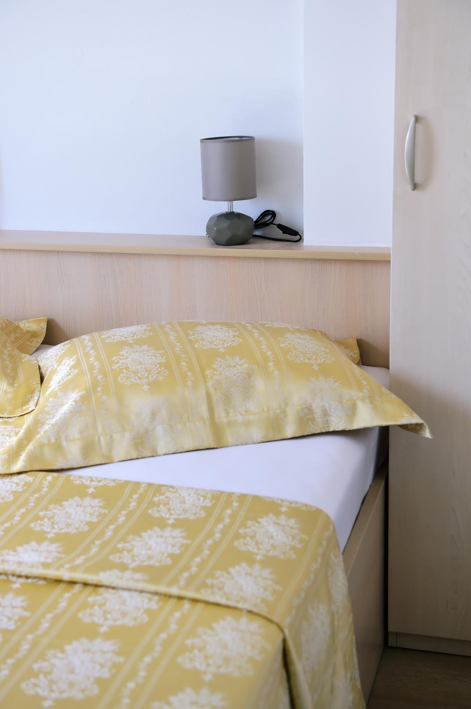 Apartments Zdjelar