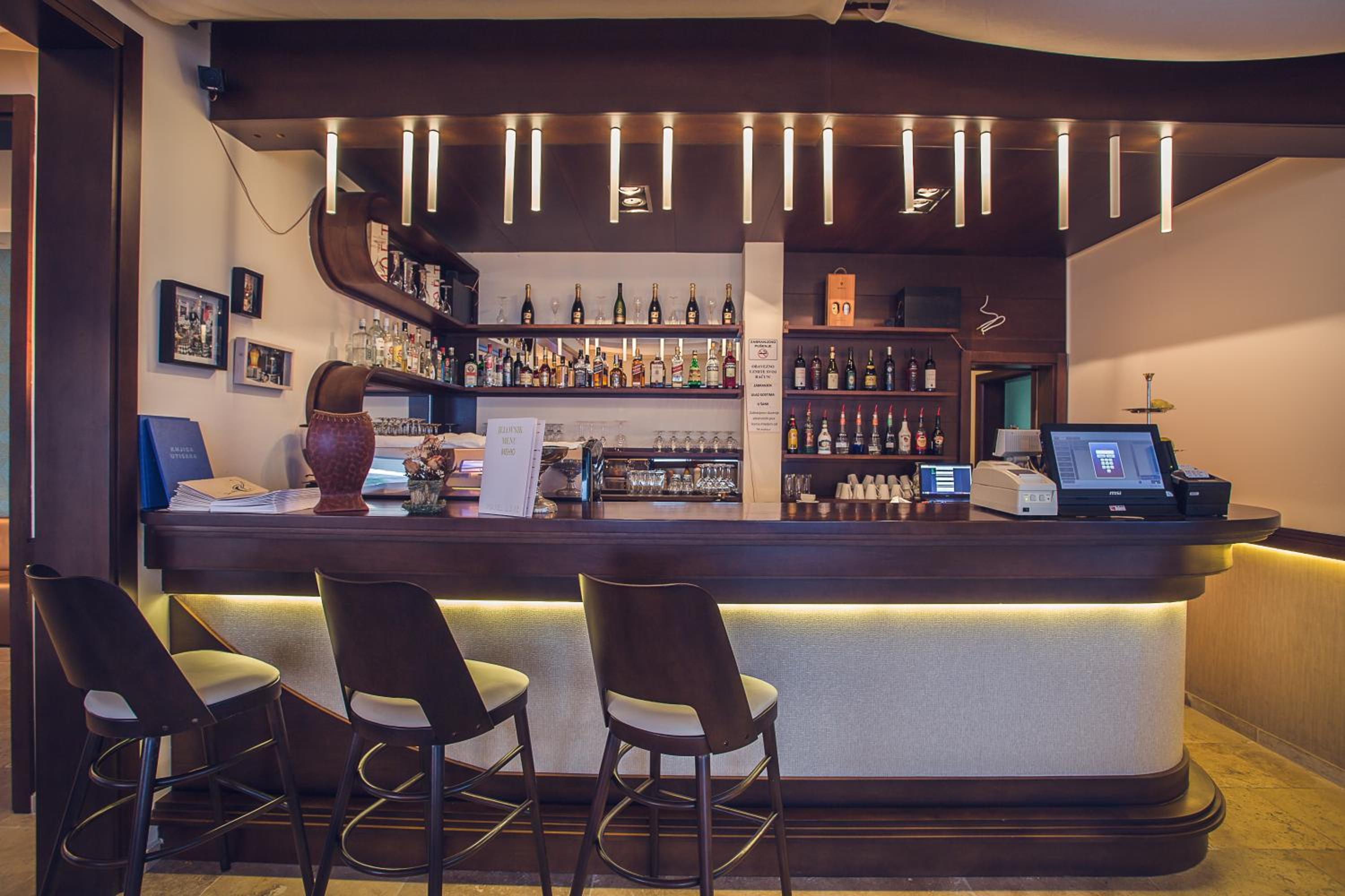 Lobby & Reception