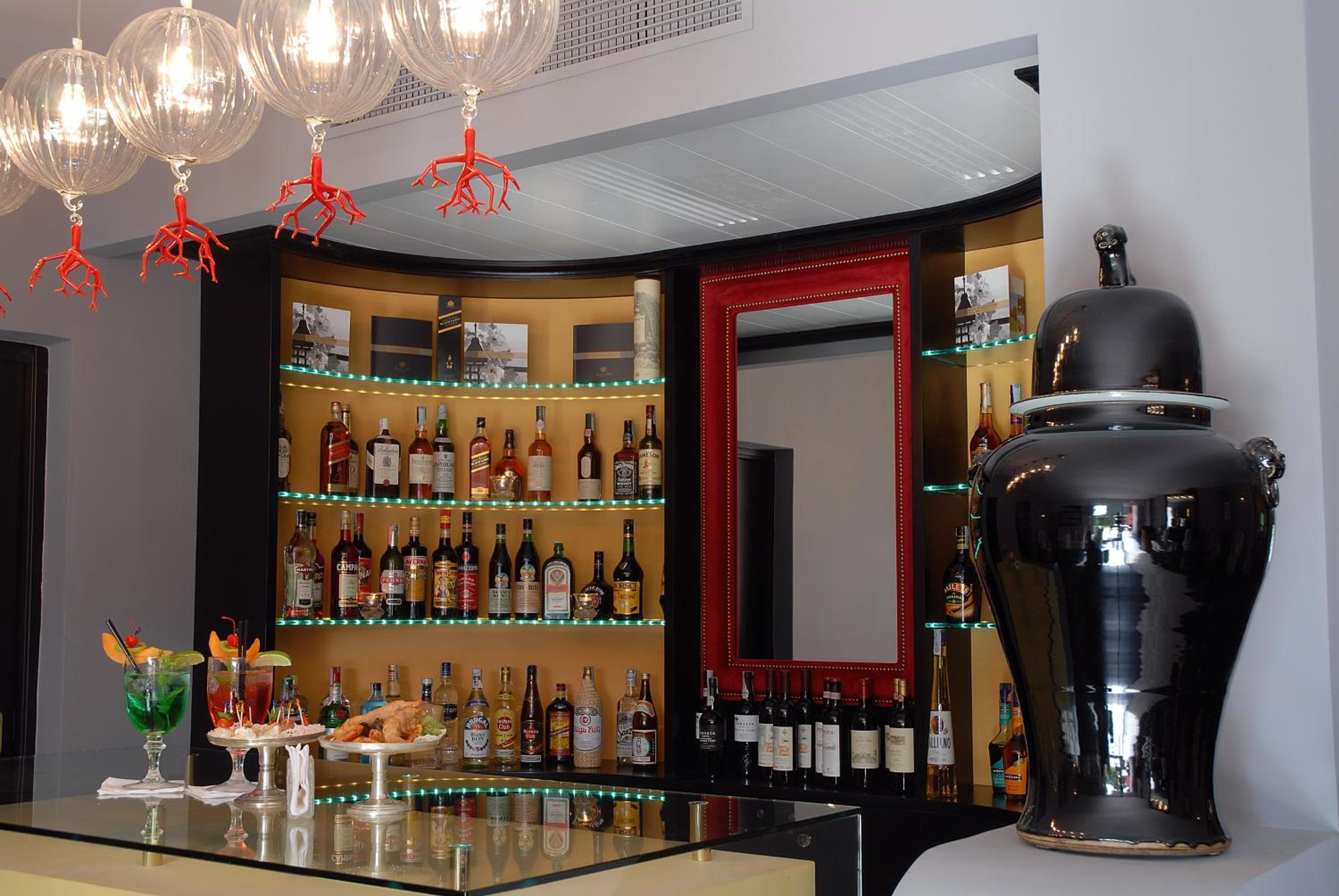bar