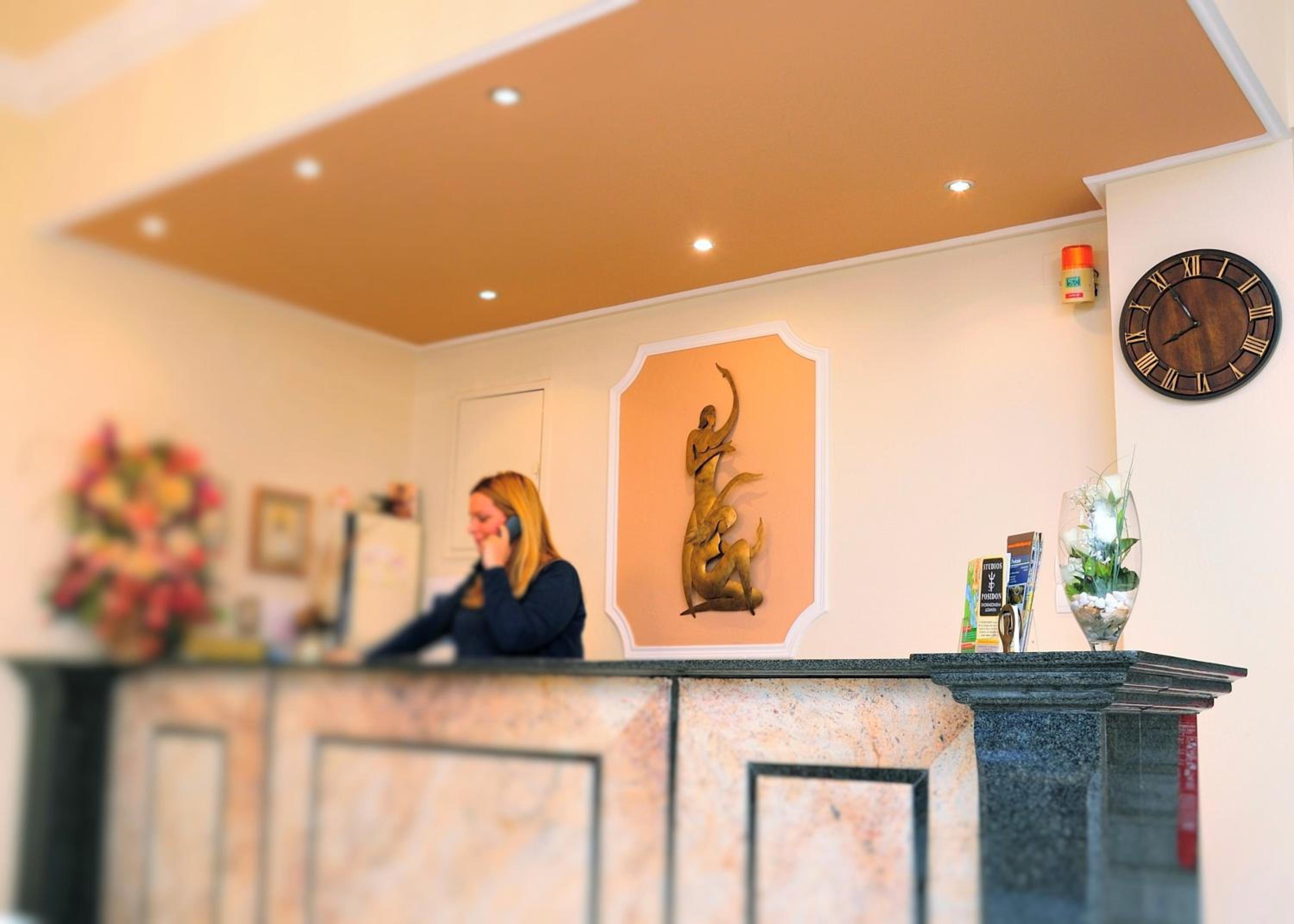 Lobby & Reception