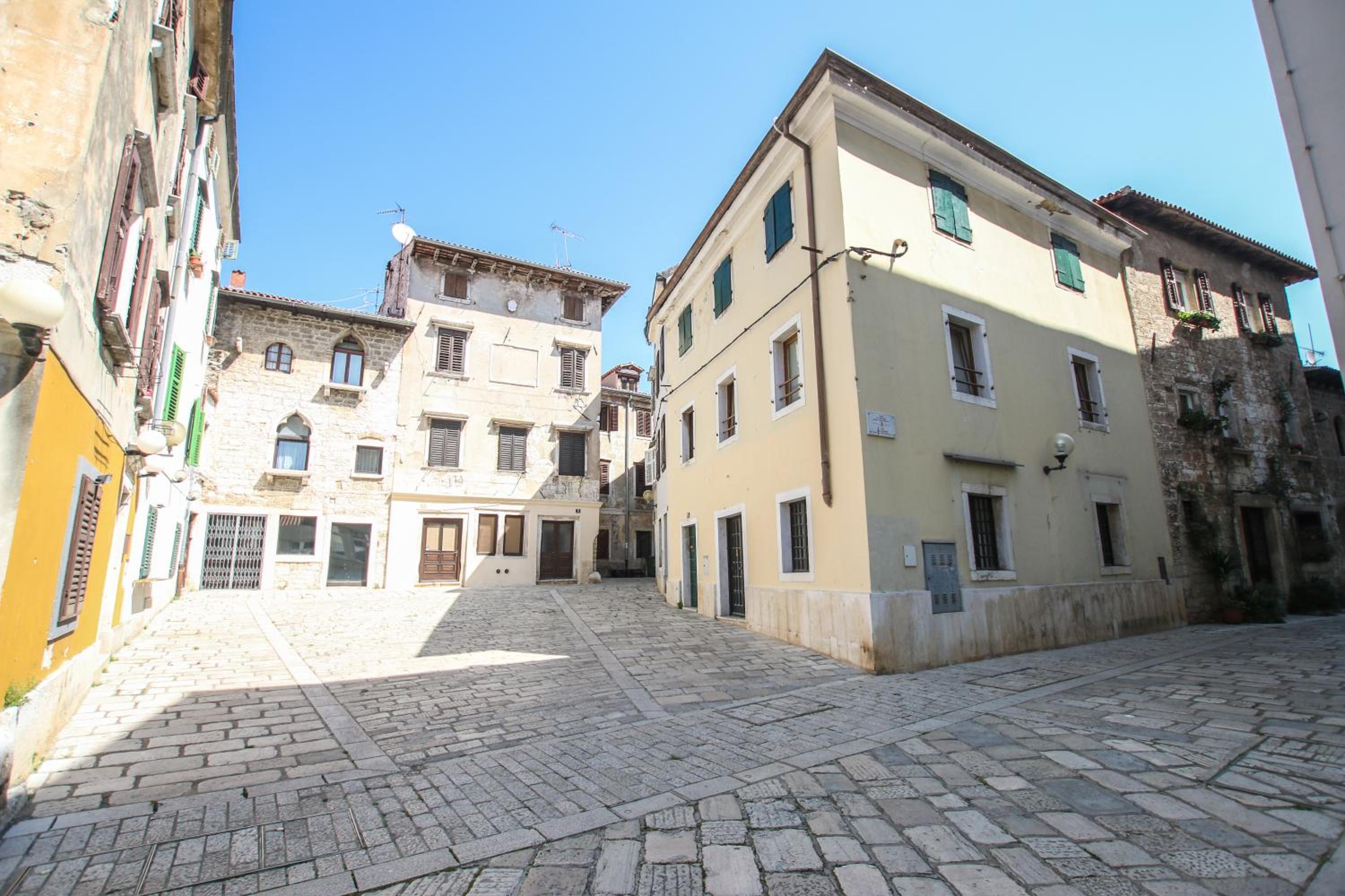 Apartment Old Town Square view 3