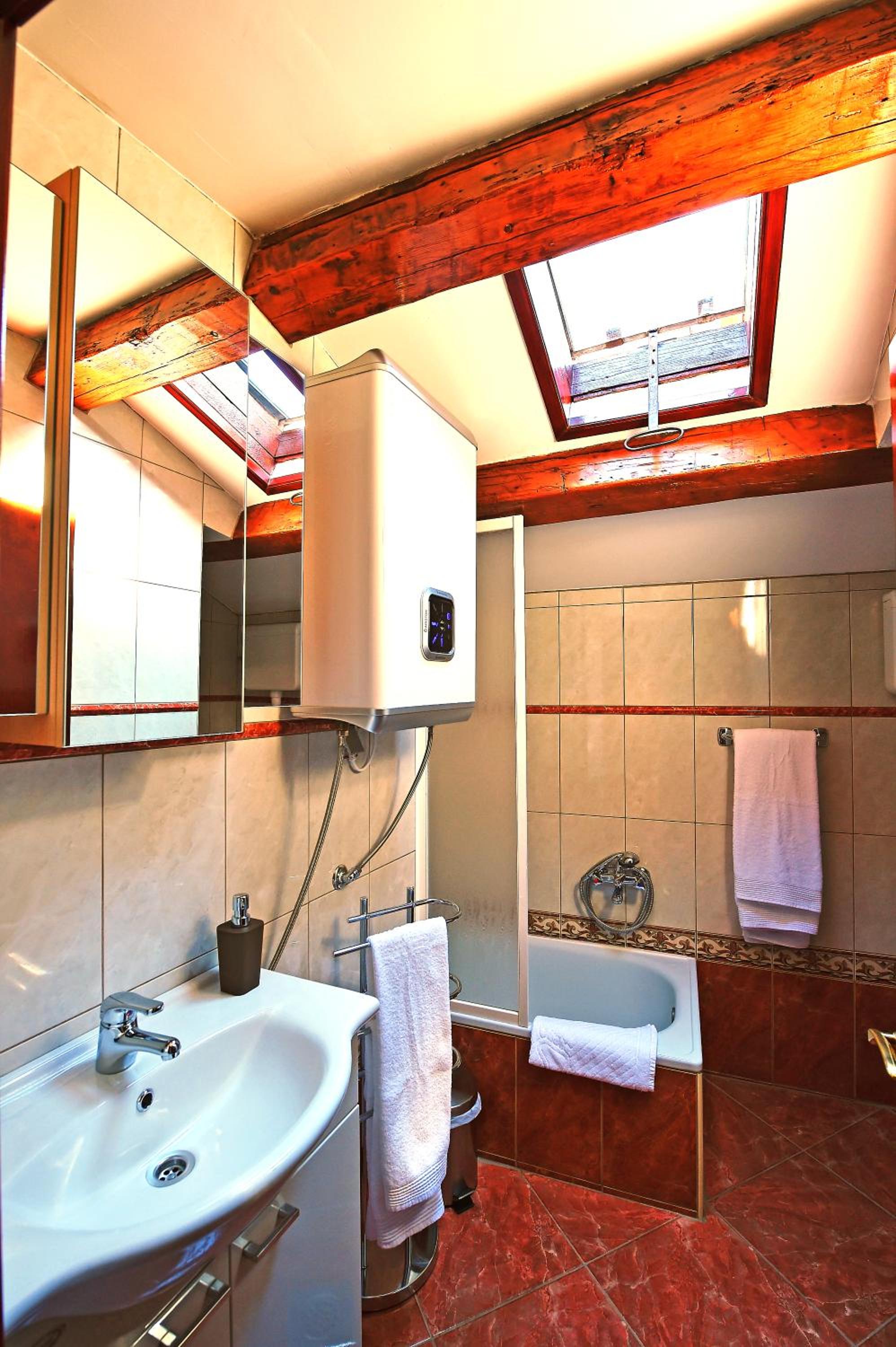 Antique apartment Arsenale view 5