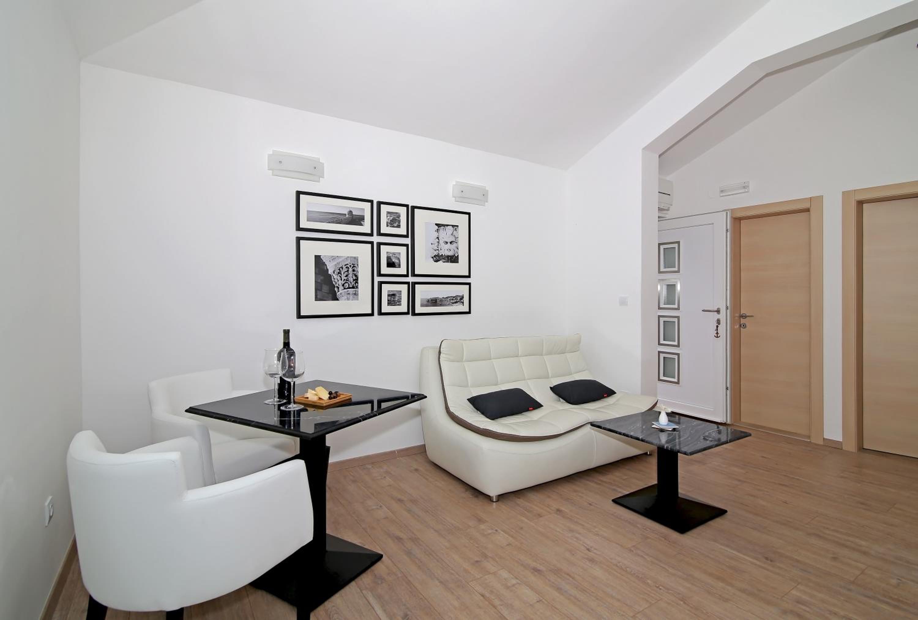 Apartments Corner