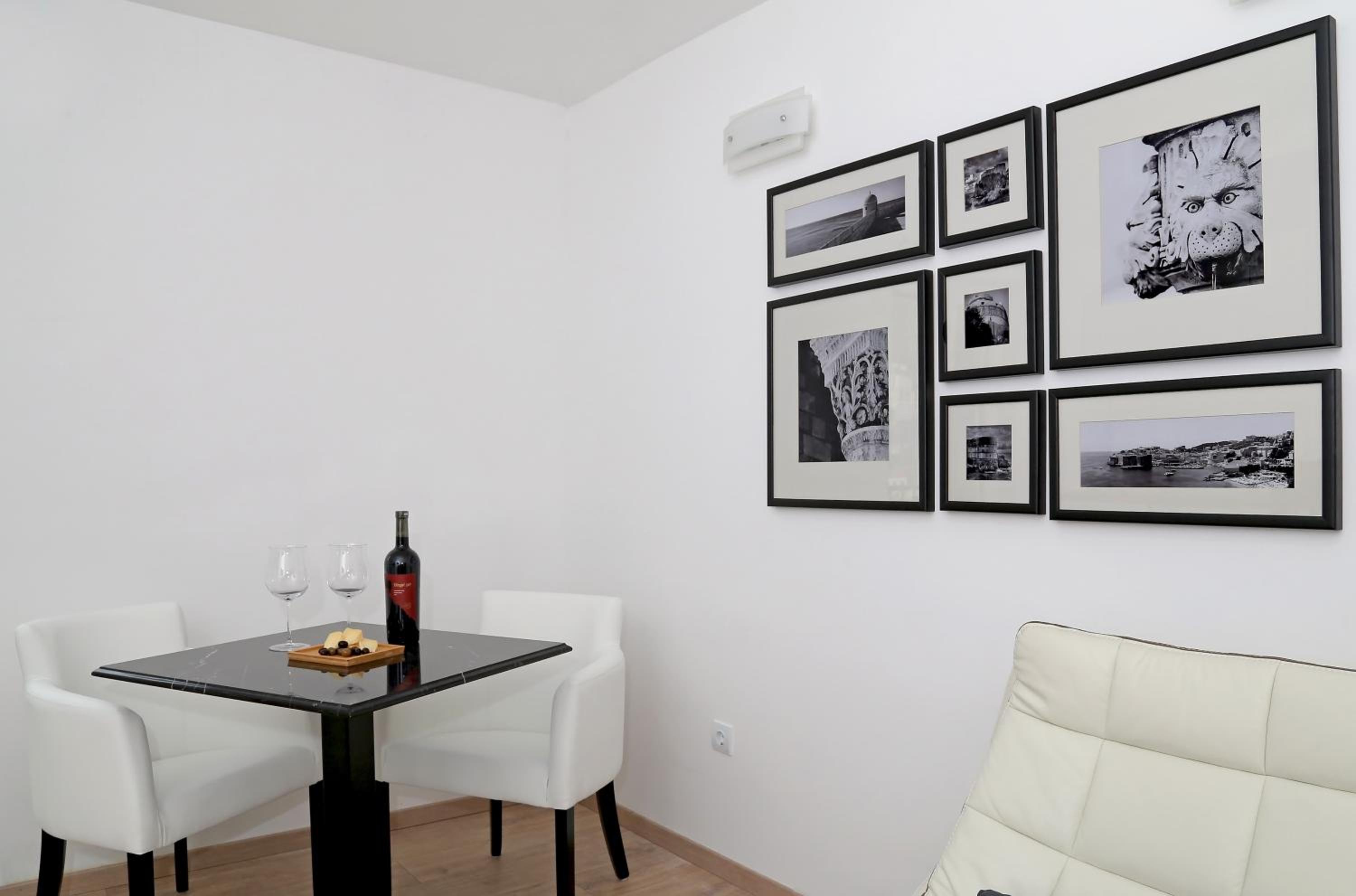 Apartments Corner