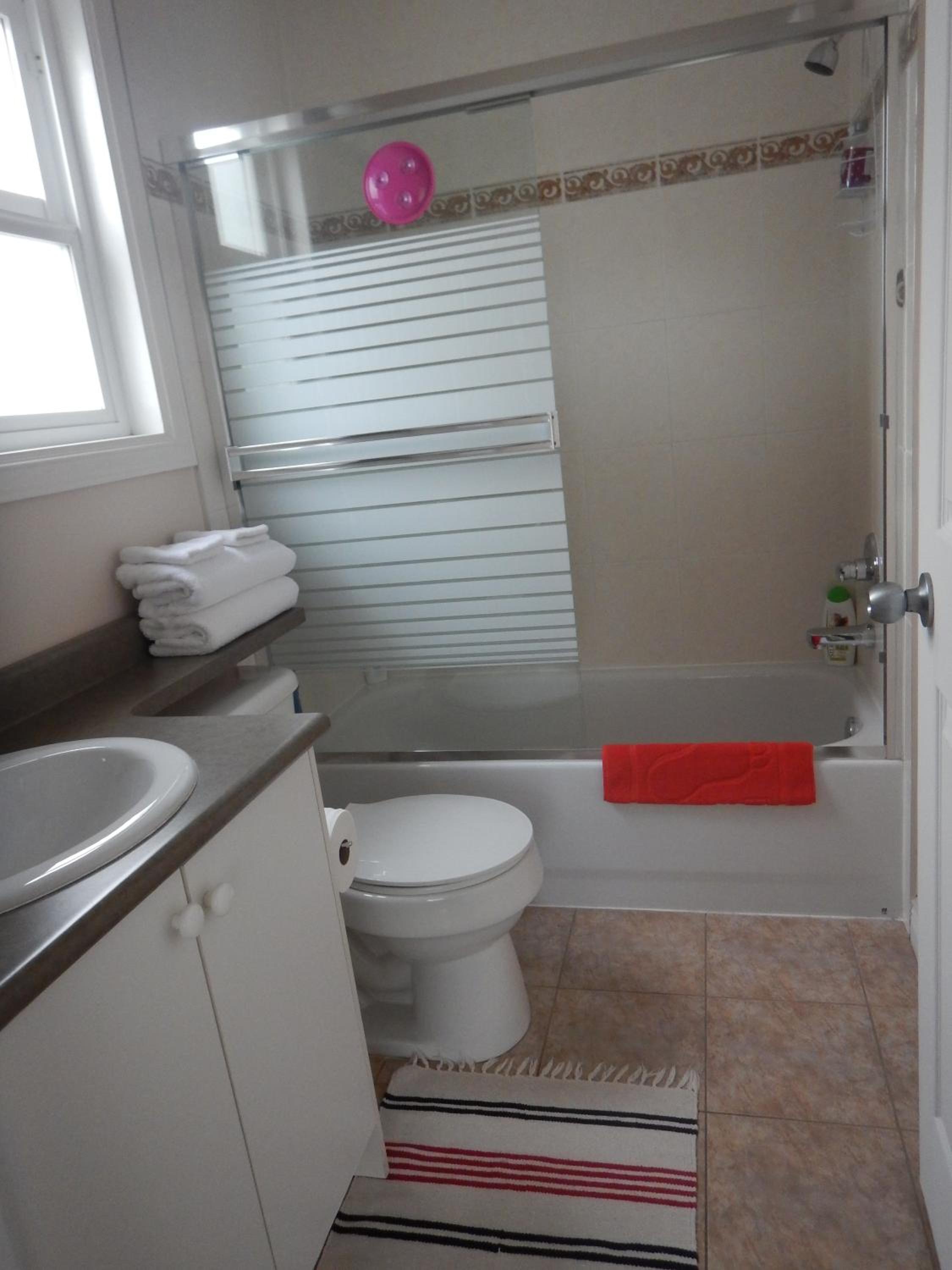 Clean Quiet Comfortable suite; Coquitlam Center