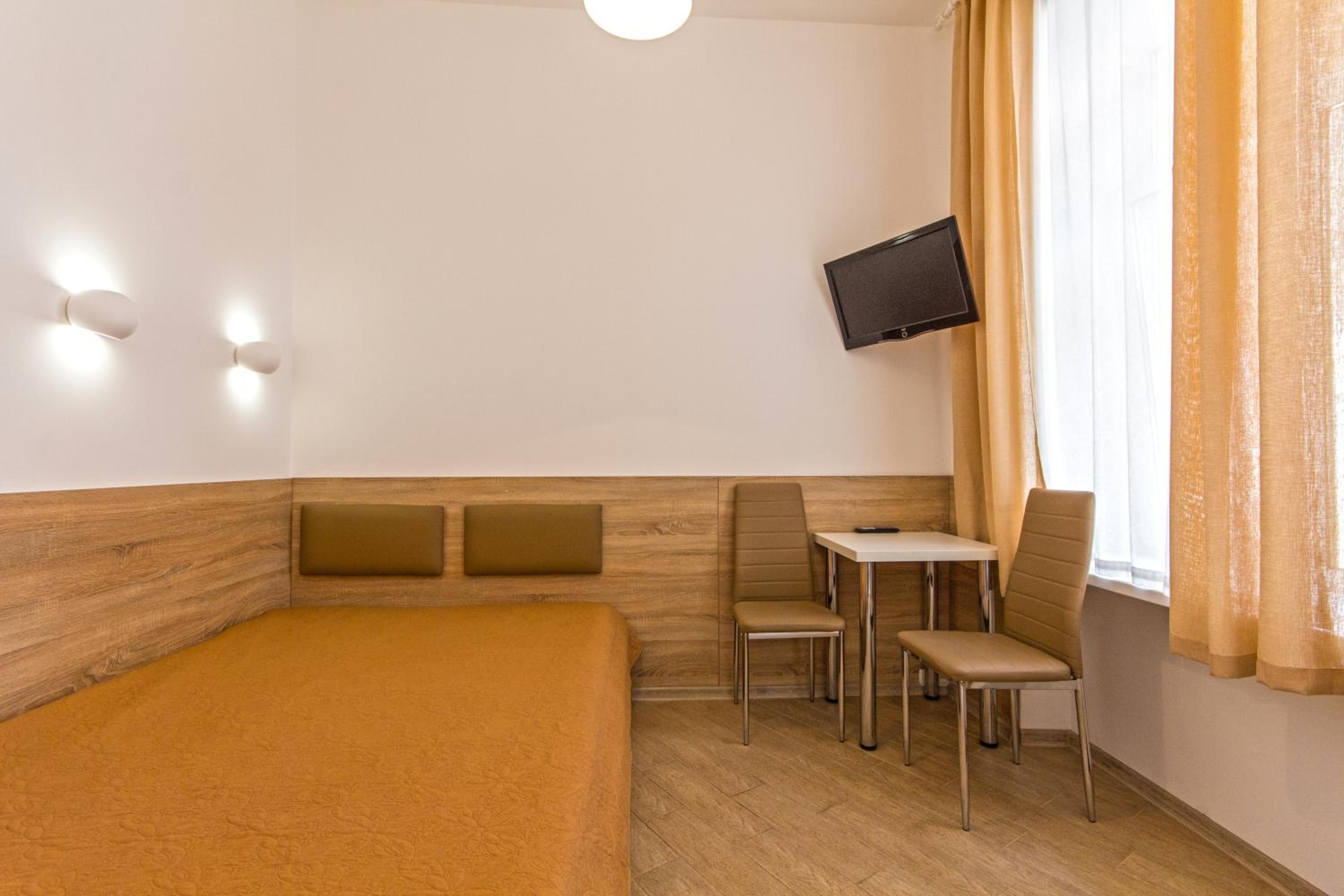 Mini Smart Apartments on Shpytalna 13- Economy Apartment