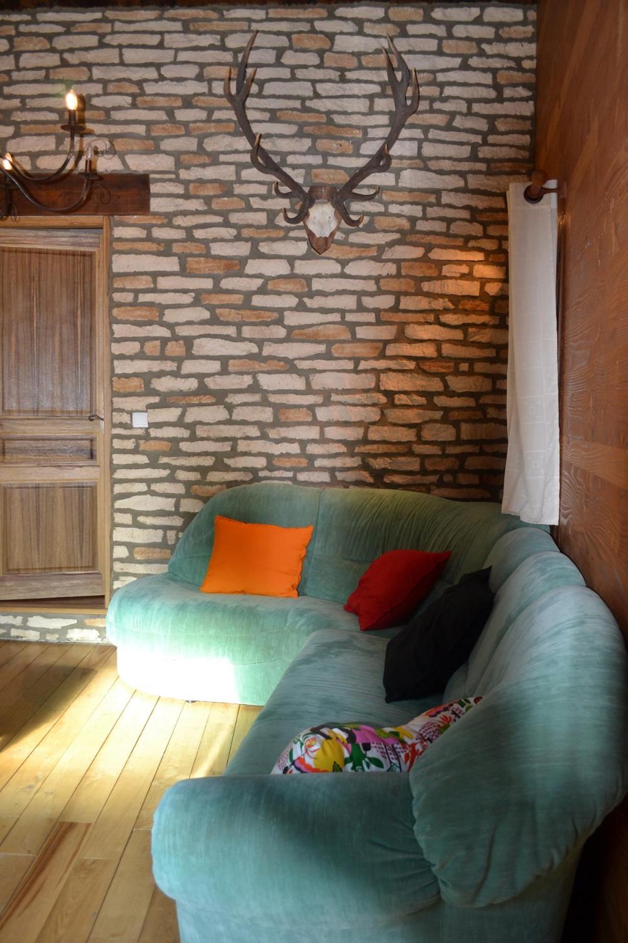 L'oustal Les Fayards view 2