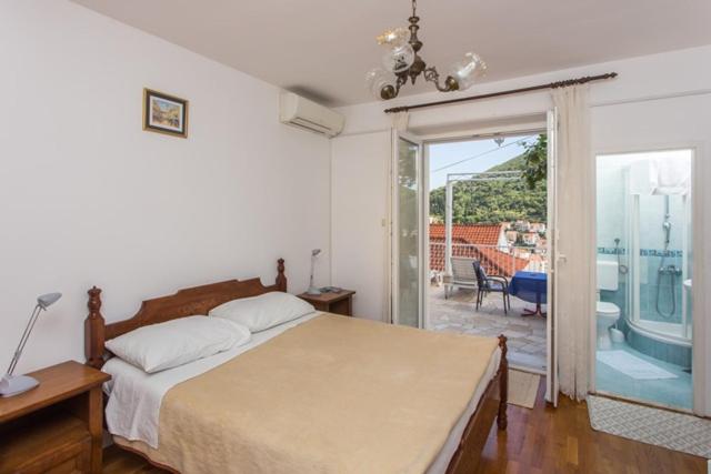 Apartment and Rooms Zora