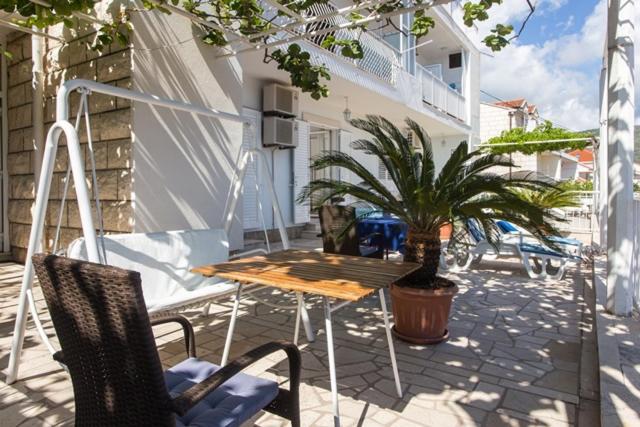 Apartment and Rooms Zora