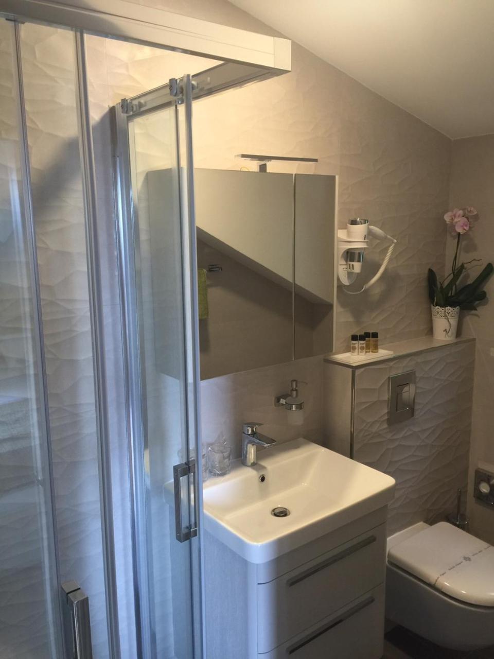 Apartment and room Sveti Jakov