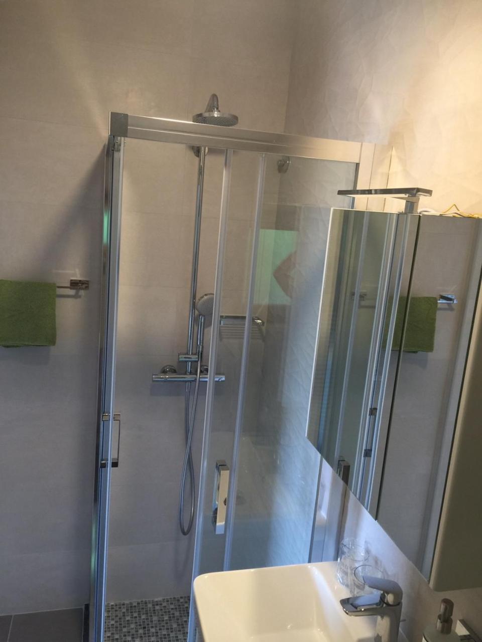 Apartment and room Sveti Jakov