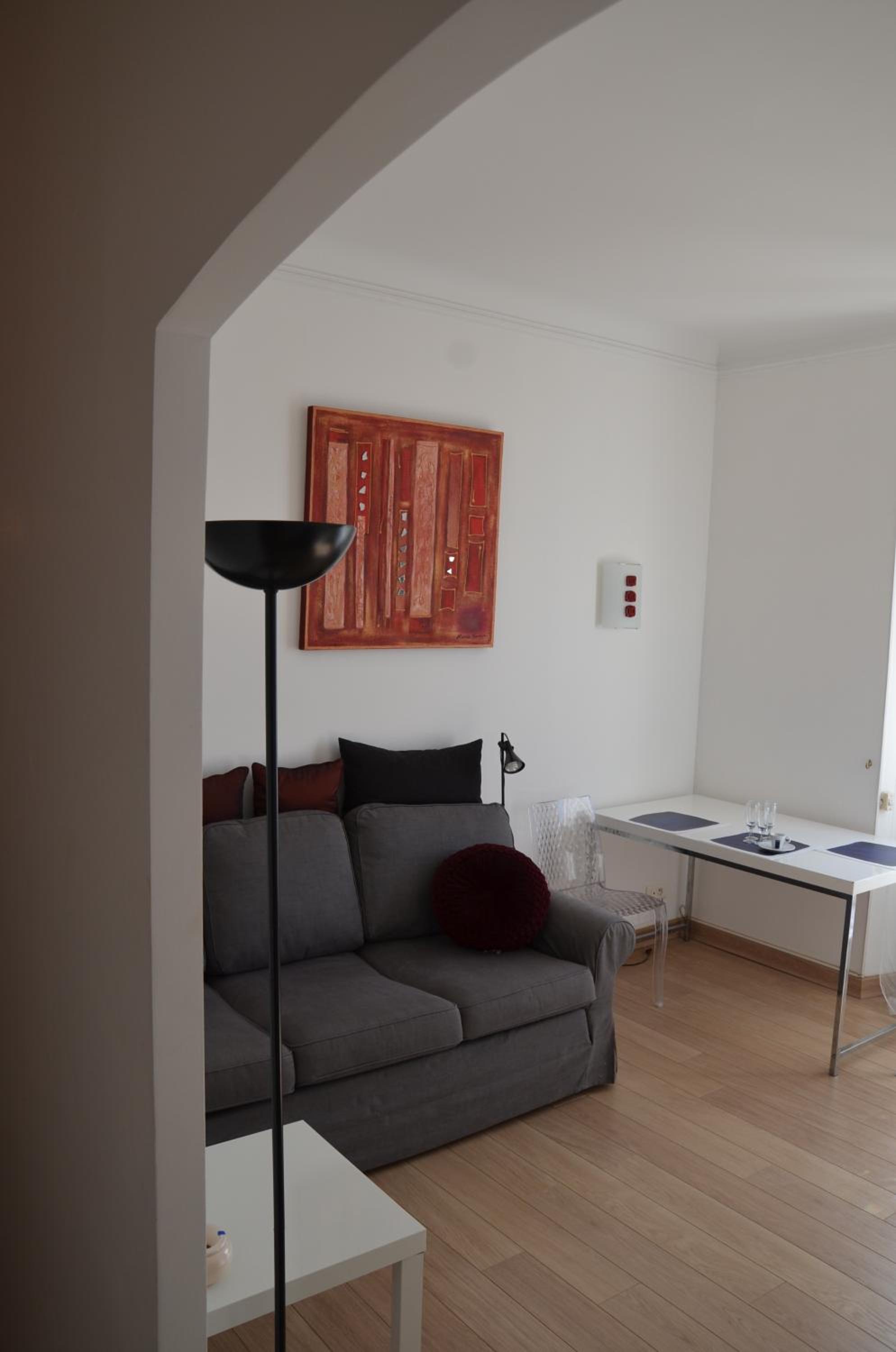 Spacious & Bright Apartment - Center of Cannes view 4
