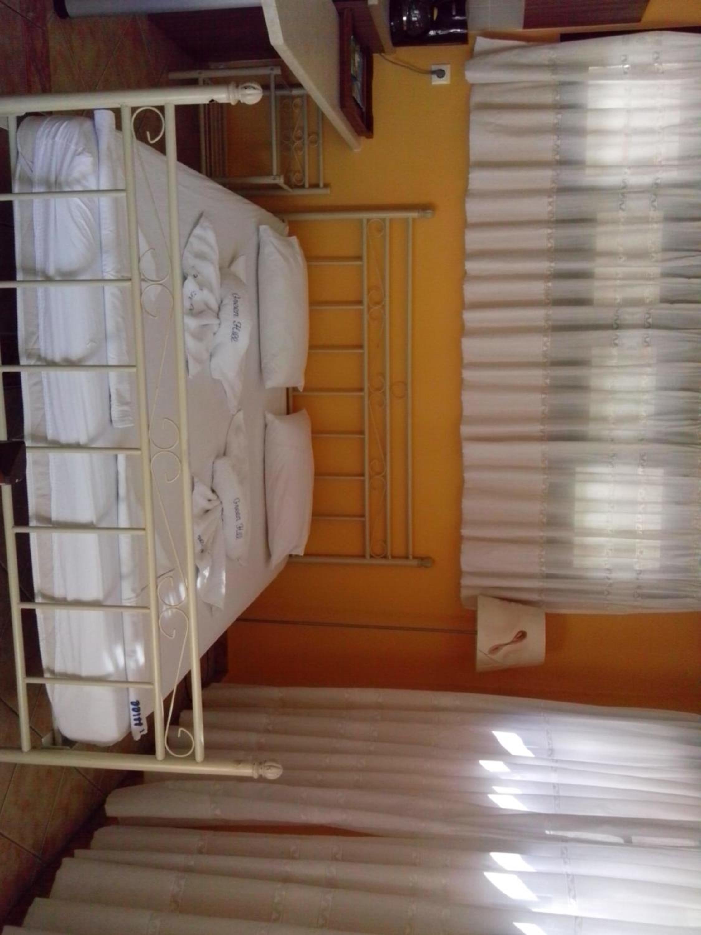 Green Hill Studios & Apartments