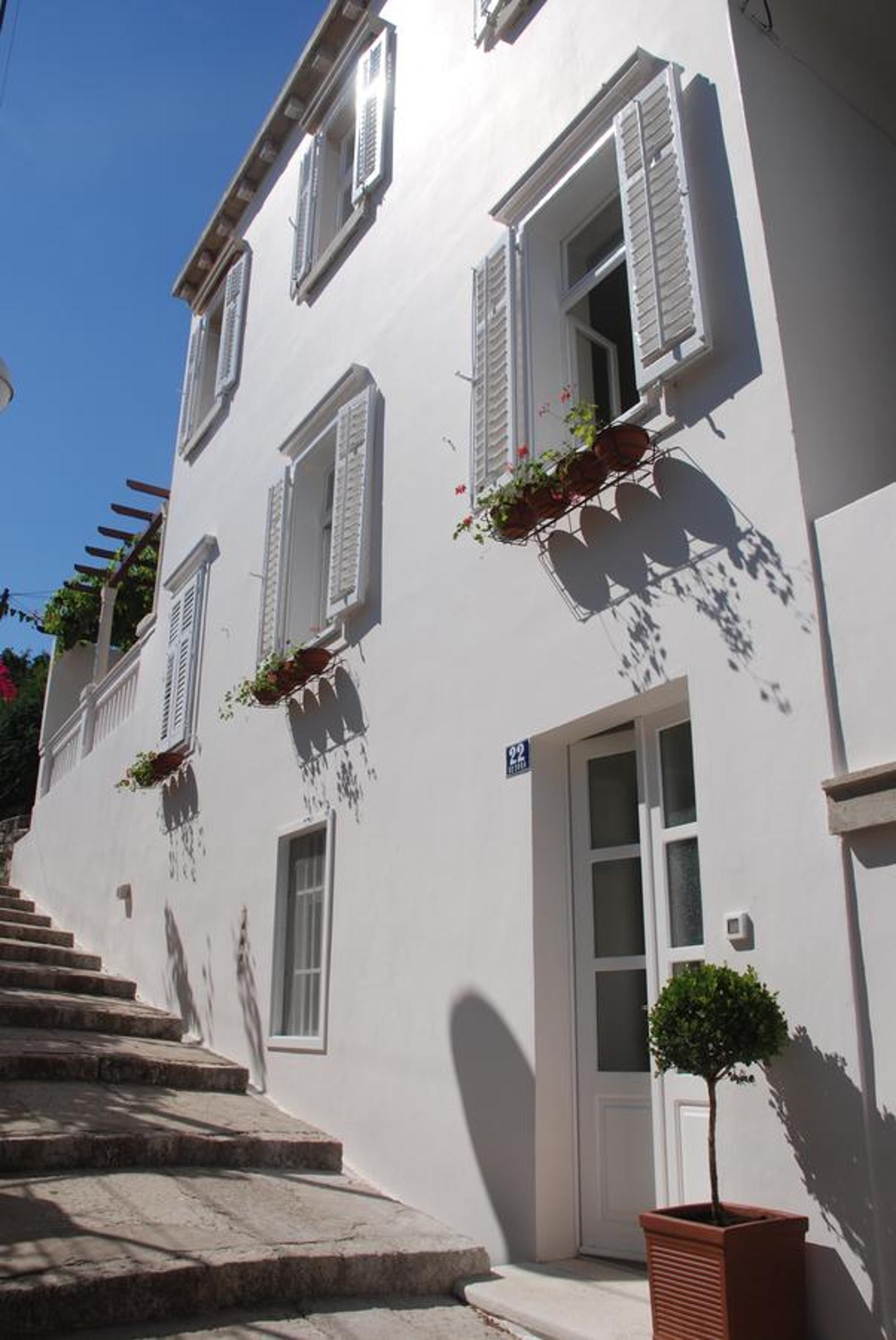 Villa Antipodes