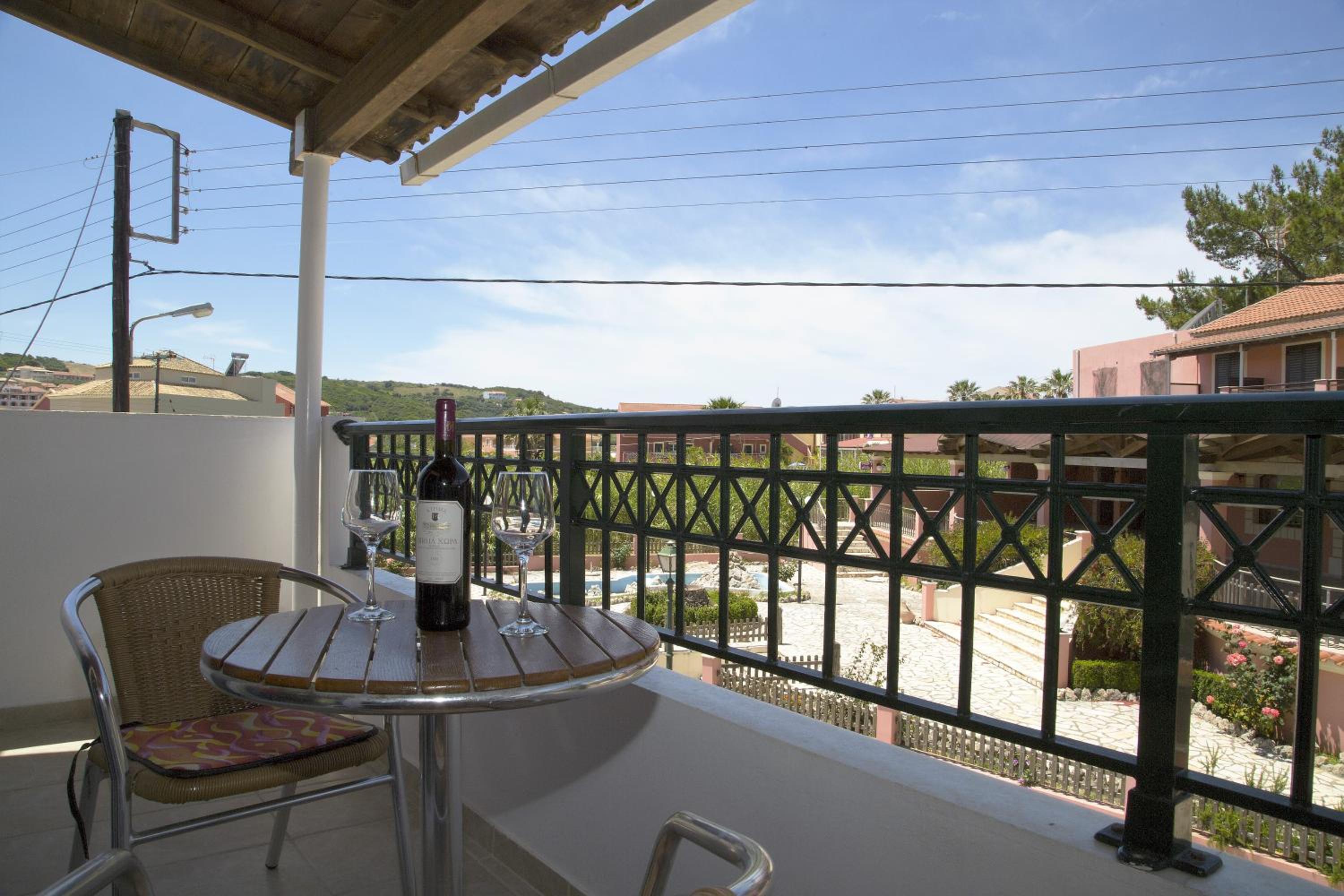 Helen Apartments & Studios