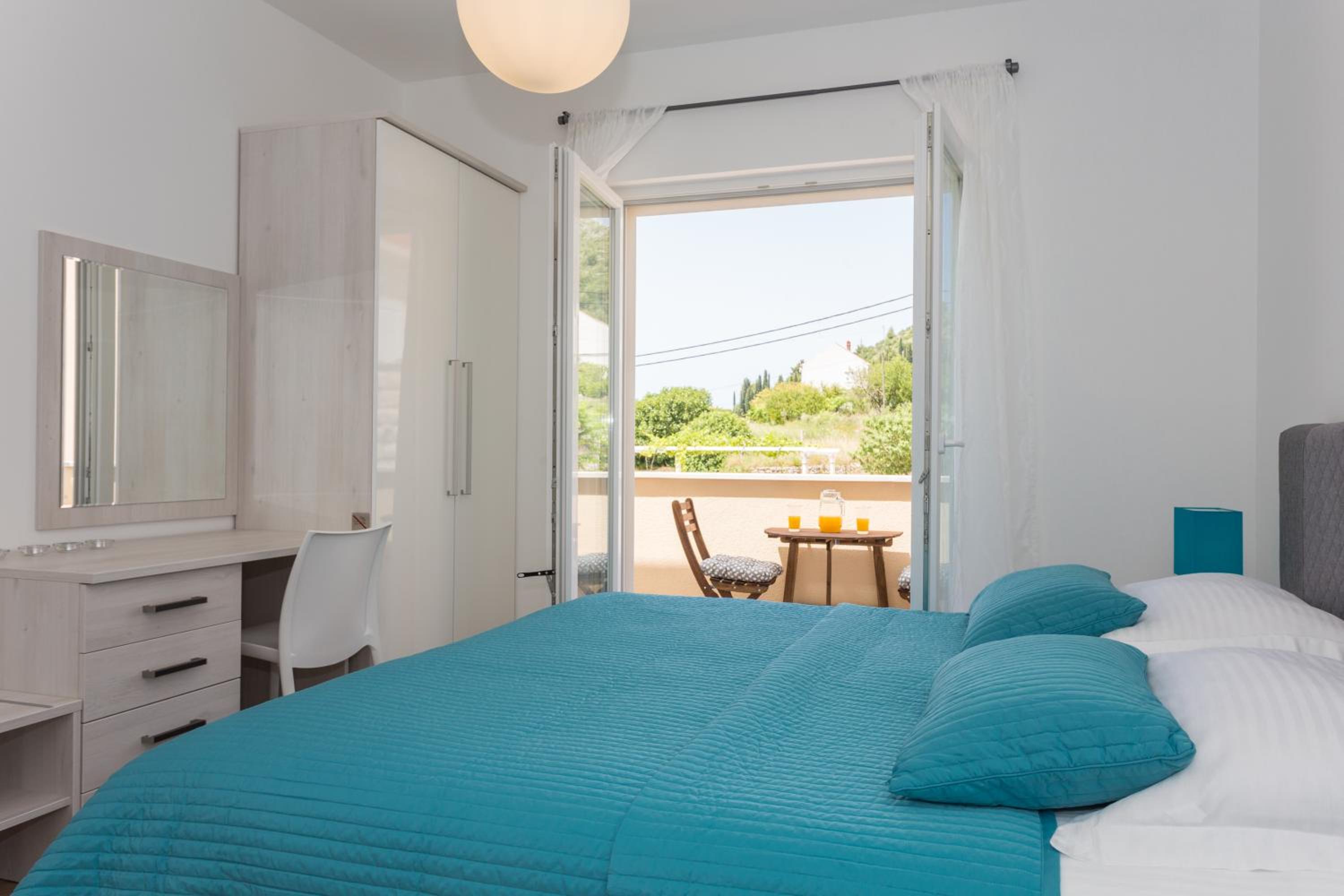 Apartment & Room Ladisic