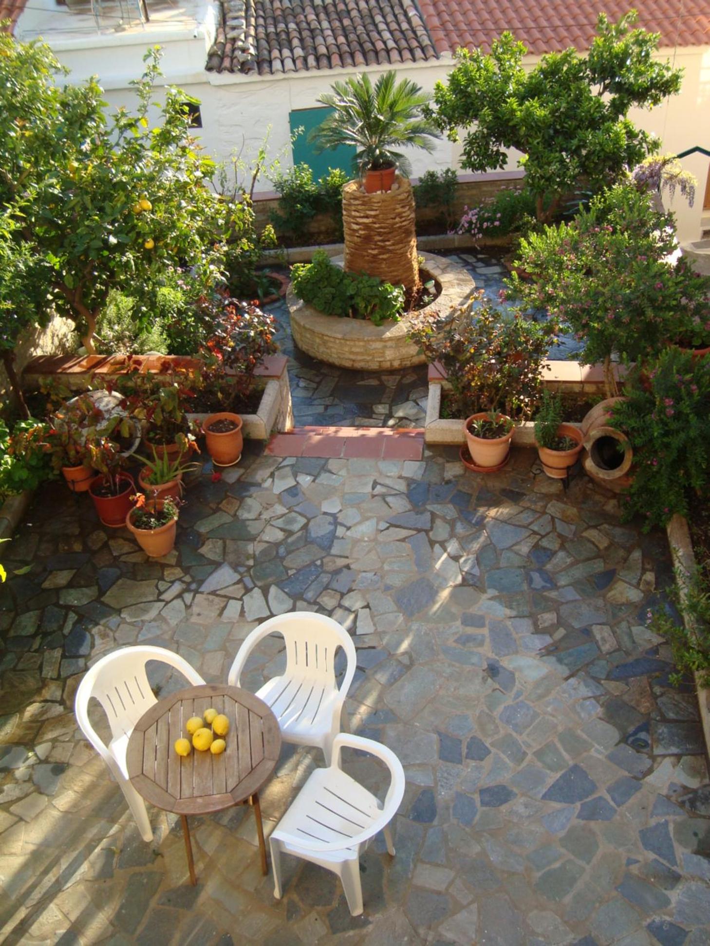 Green Hill Studios & Apartments