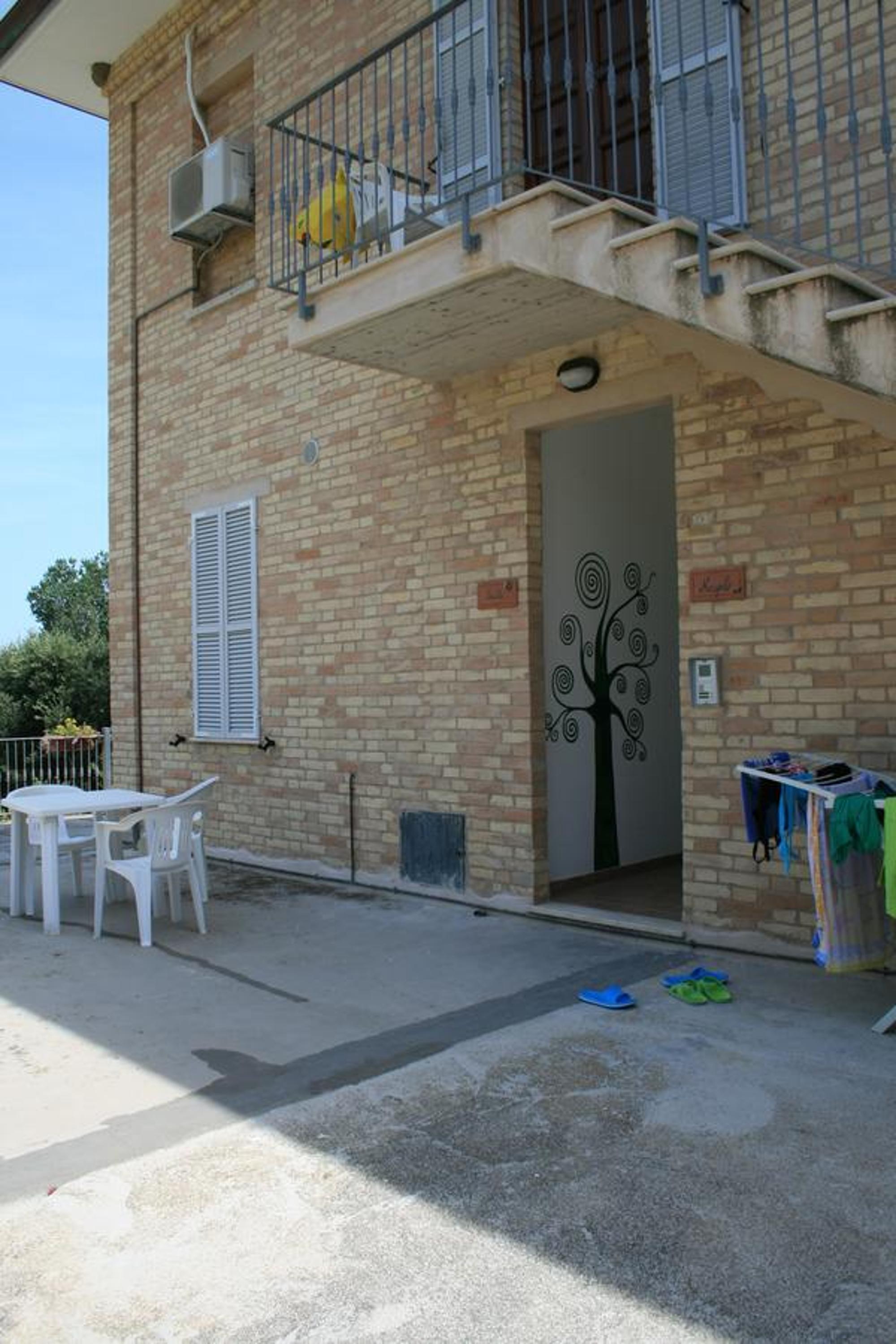 Photo 33
