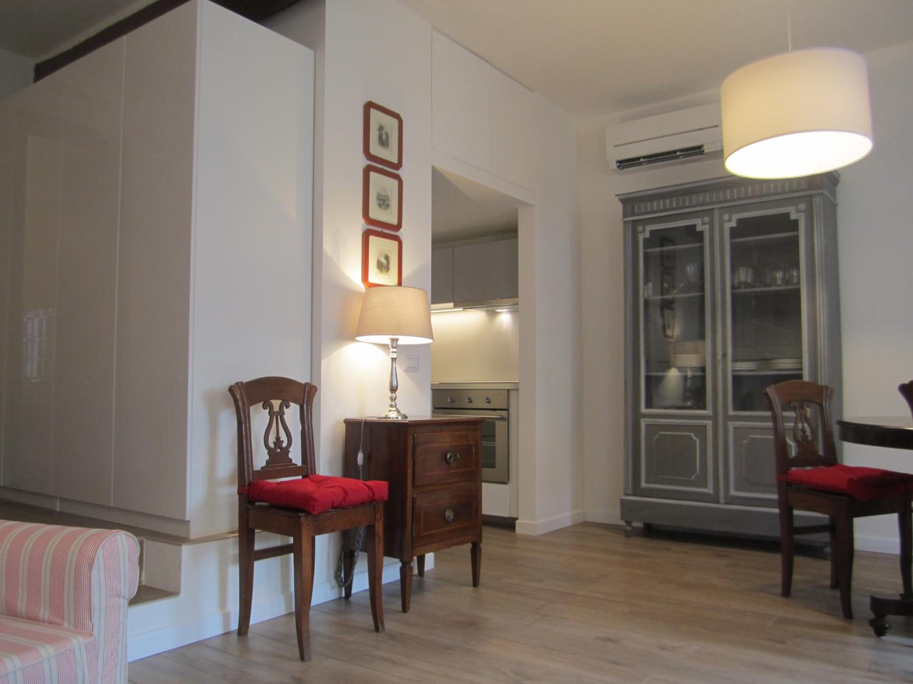 Charming and elegant apartment historic center of Milan