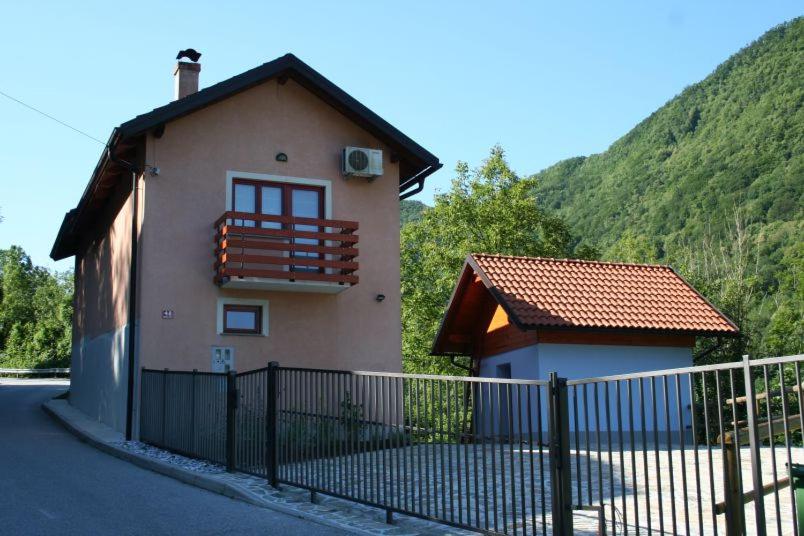 Bed & Fishing House view 3
