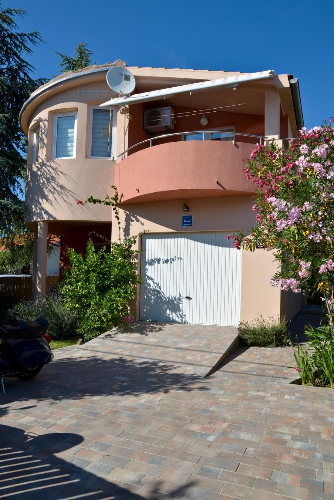 Apartment Leon