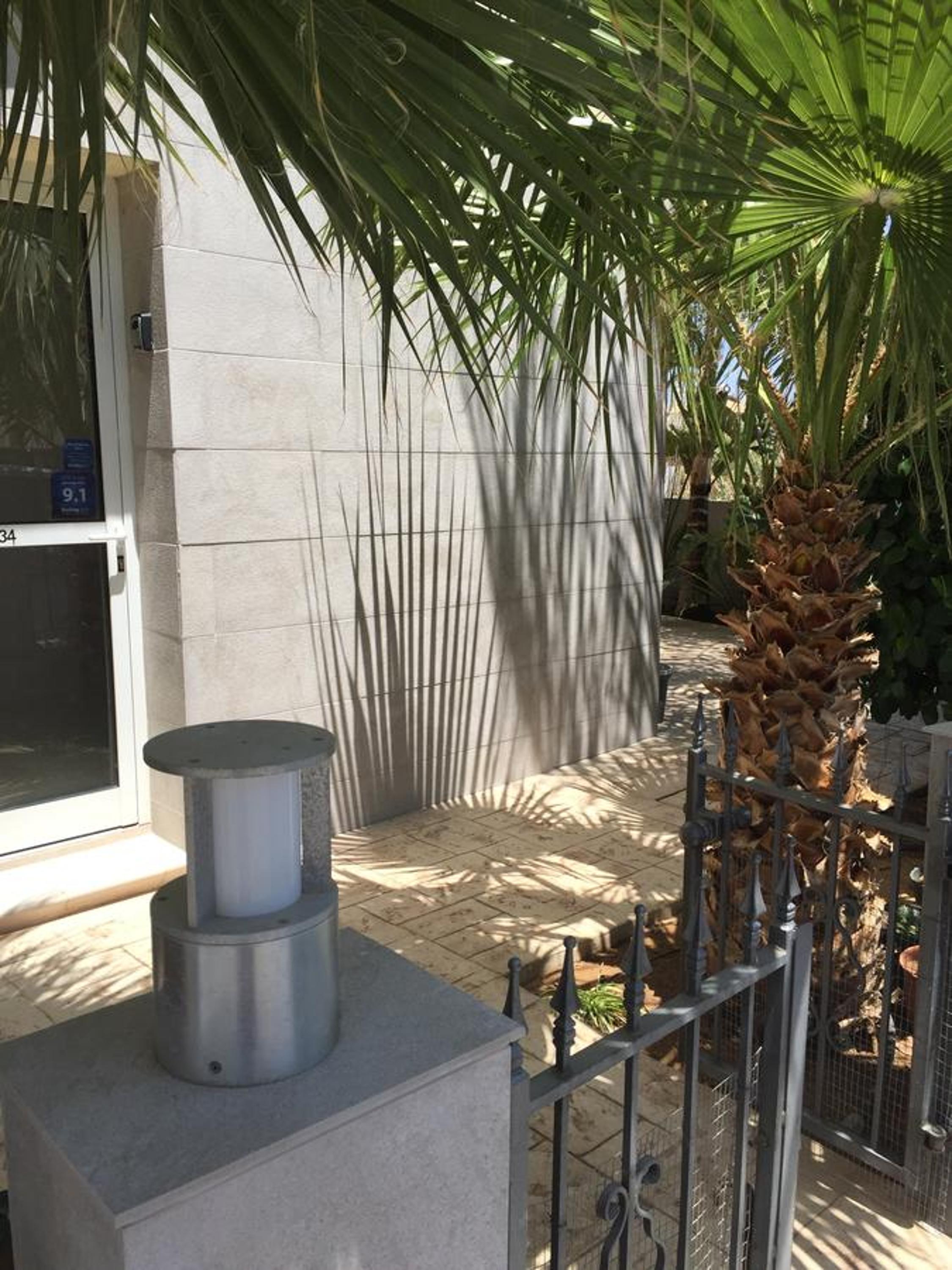 Amanda Villa — photo 2