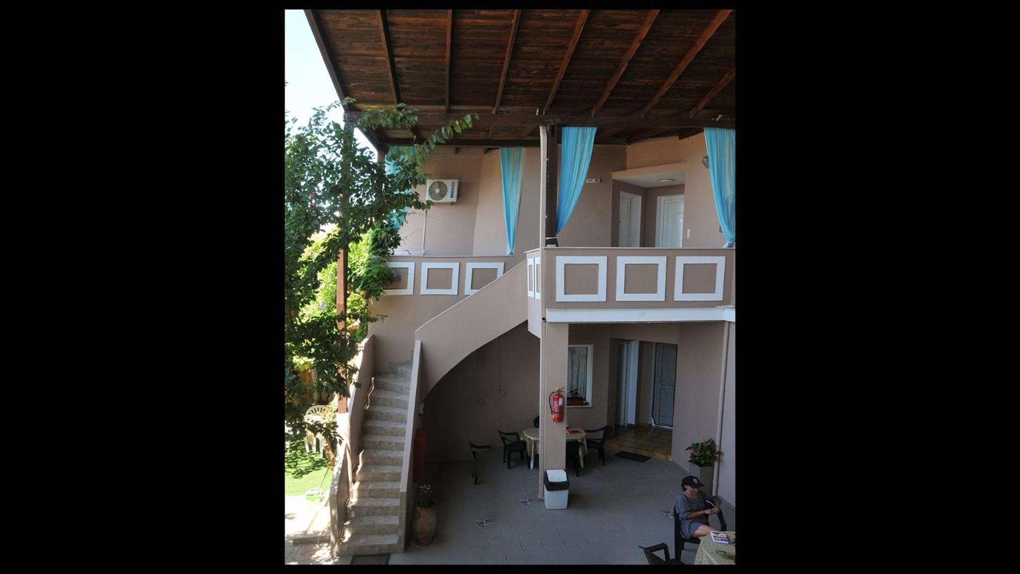 Photo 12
