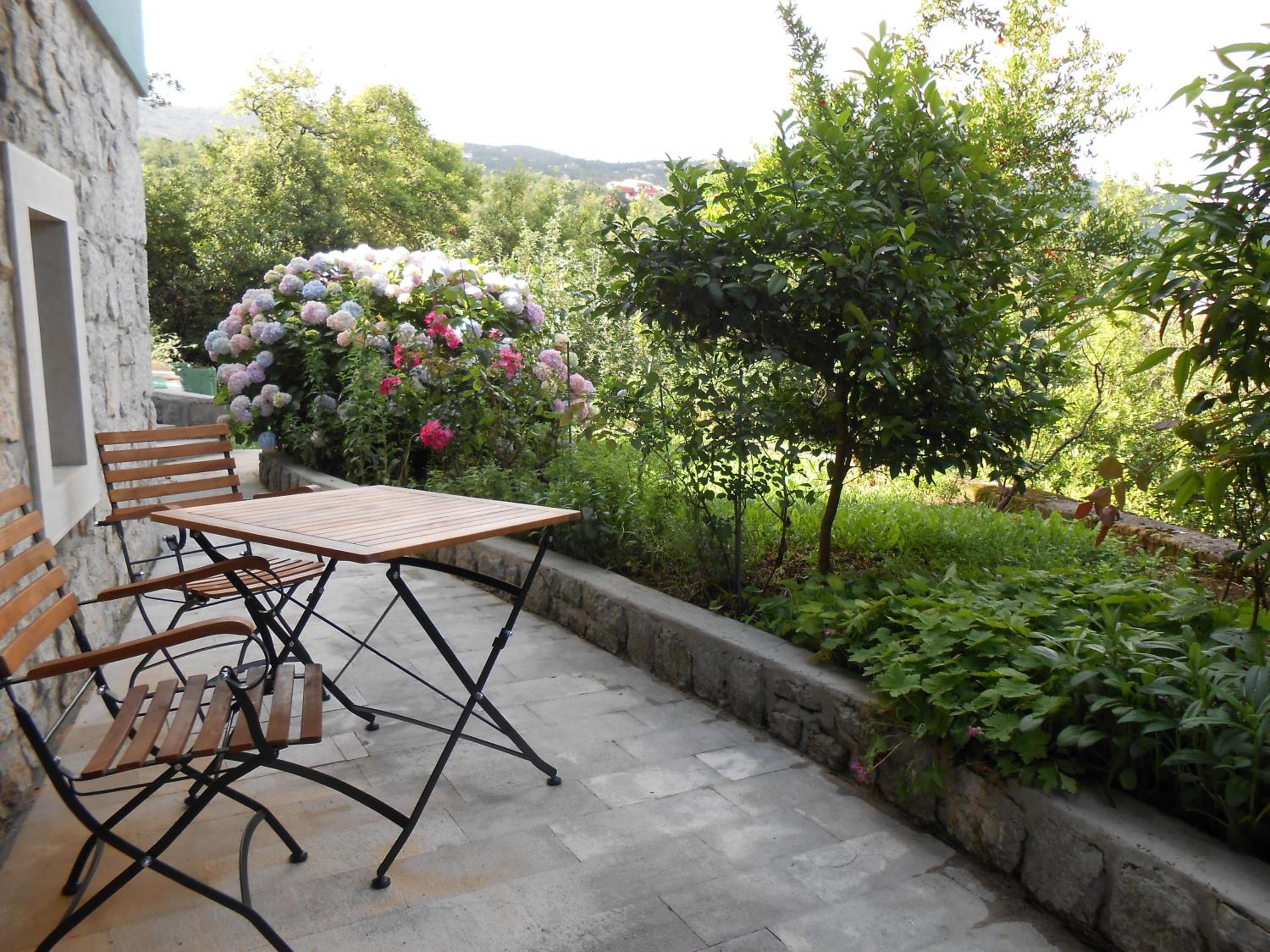 Tranquity Studio Apartment Ika