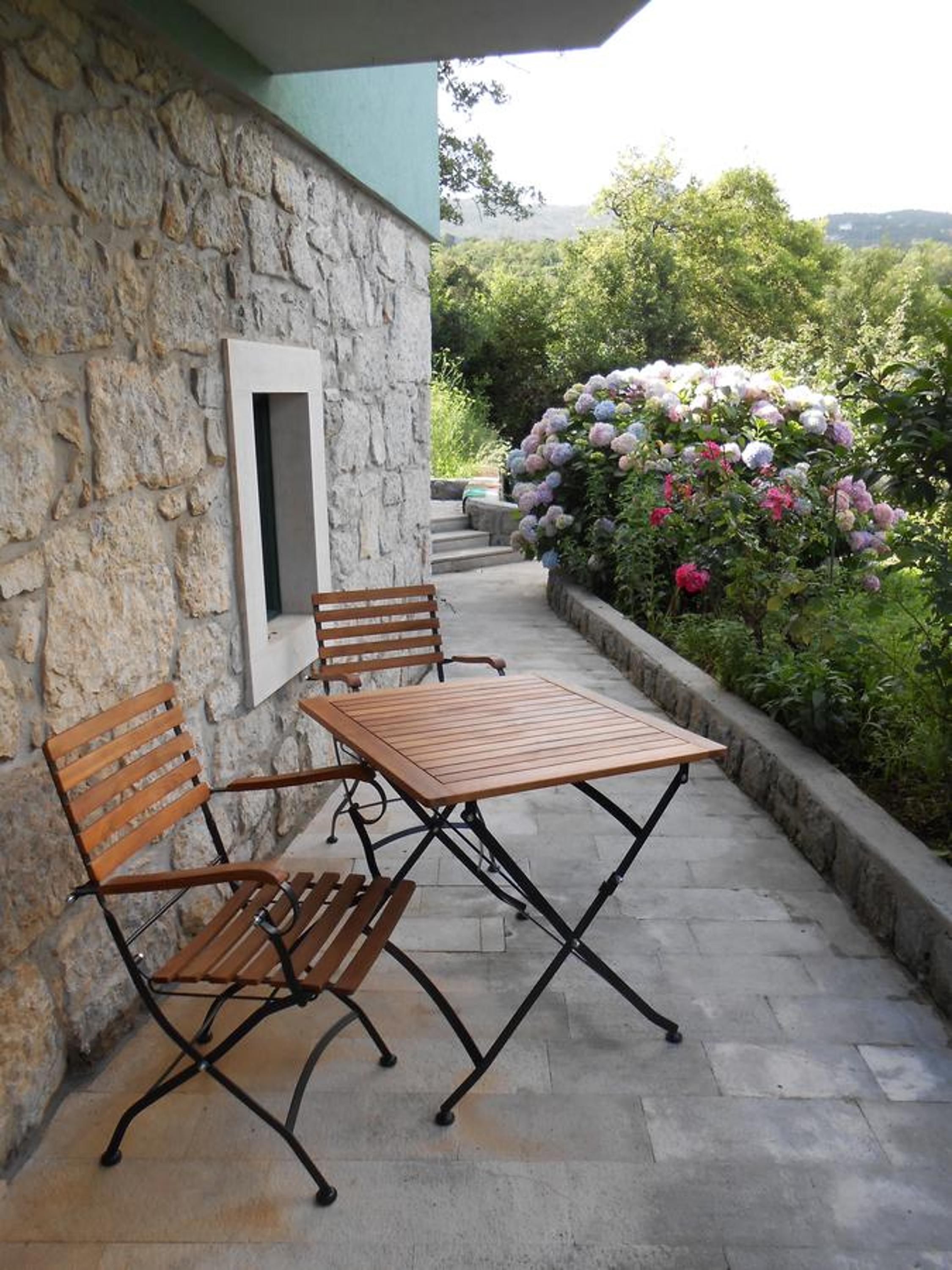 Tranquity Studio Apartment Ika