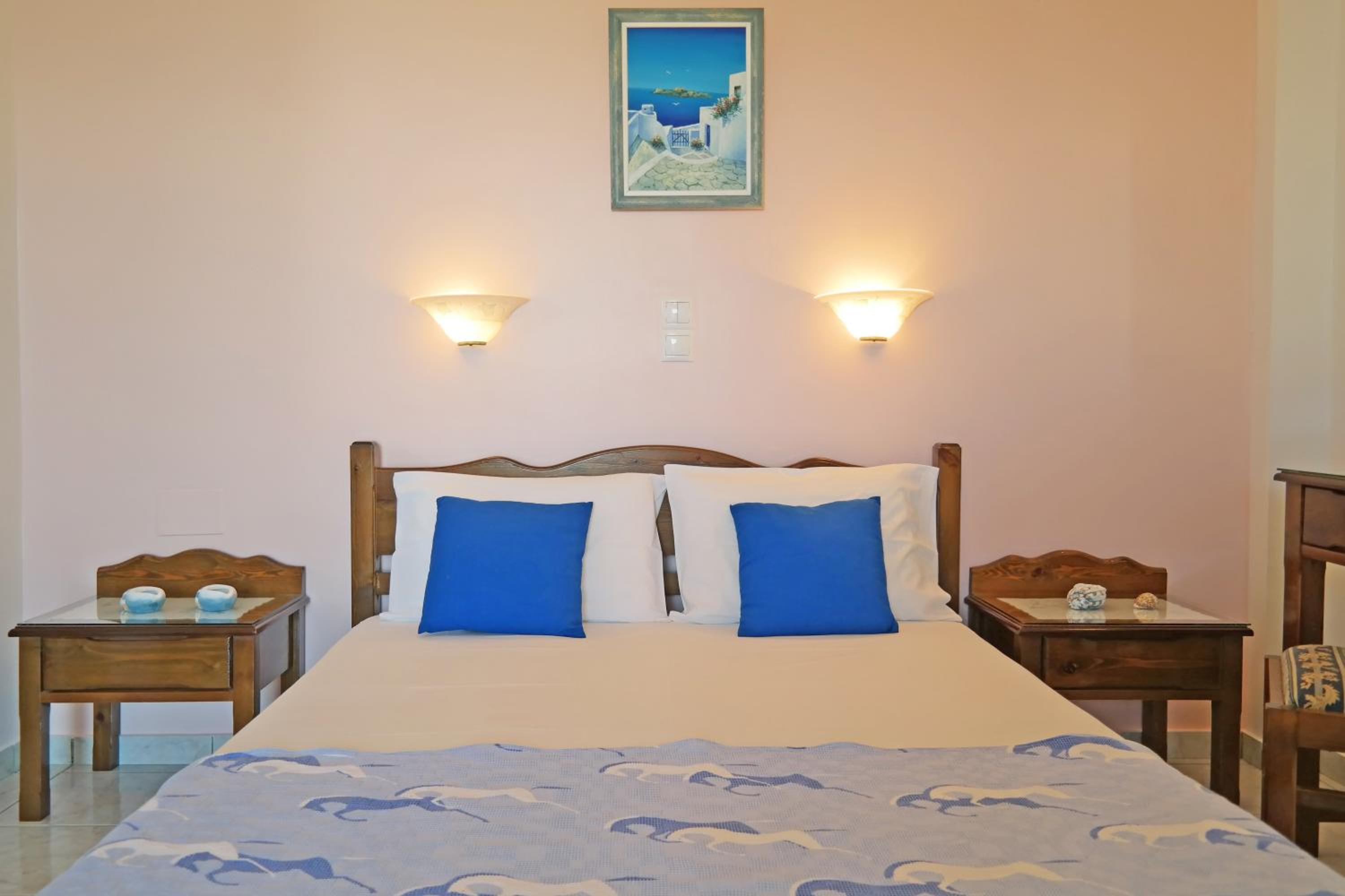 Mina's Studios in Naxos Island