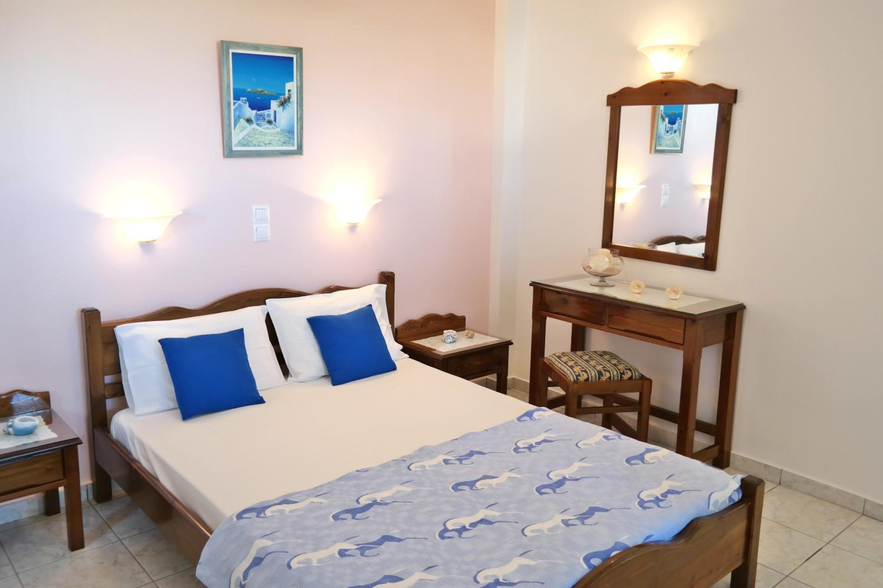 Mina's Studios in Naxos Island