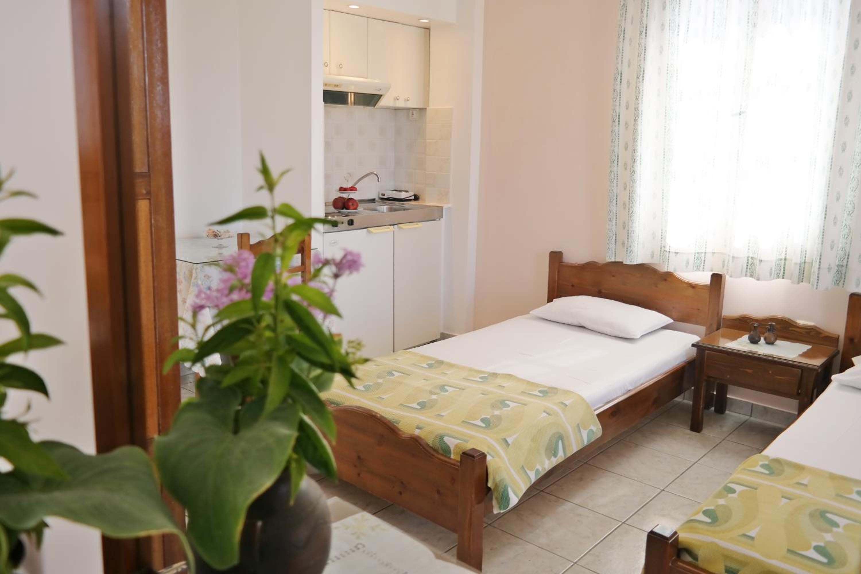 Mina's Studios in Naxos Island
