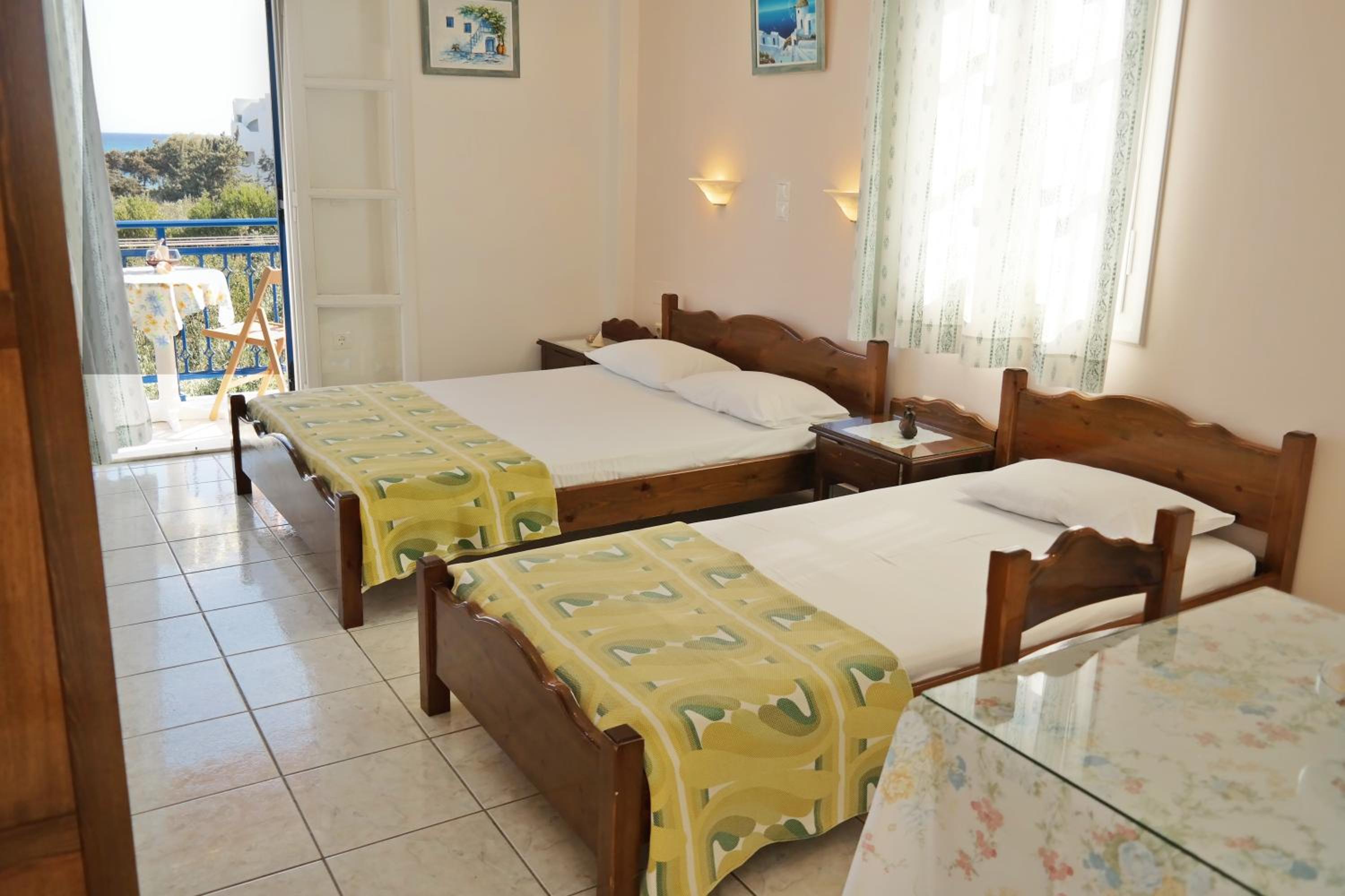 Mina's Studios in Naxos Island