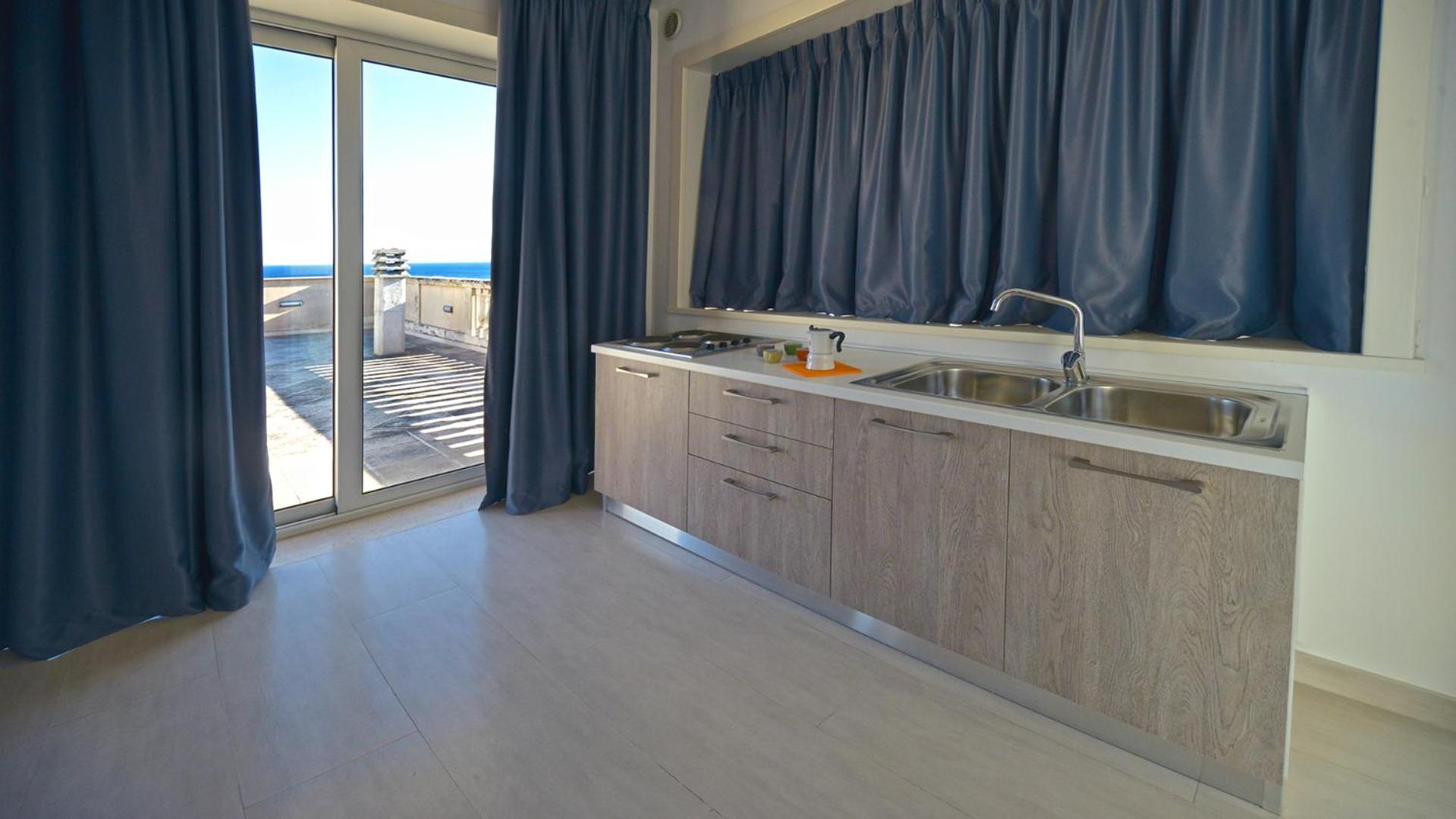 Leo Apartments