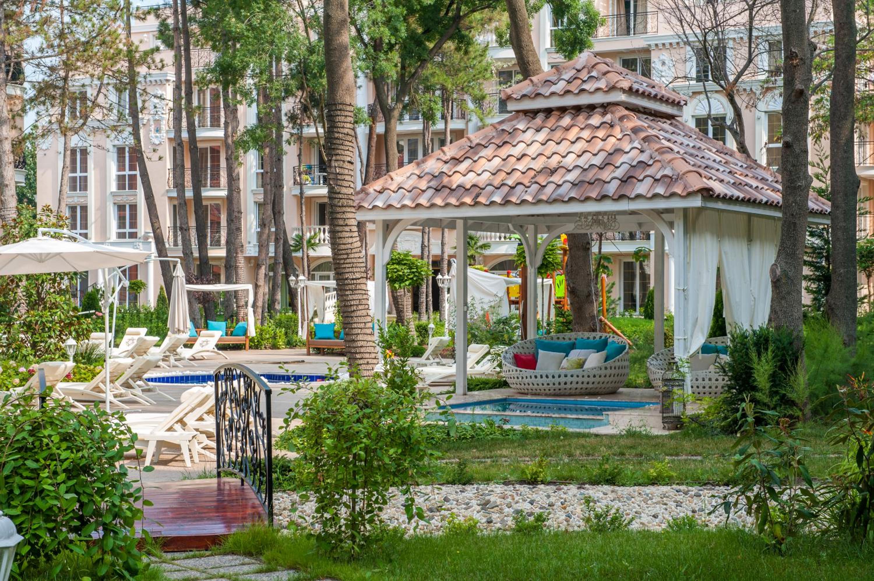 Venera & Anastasia Palace Apartments