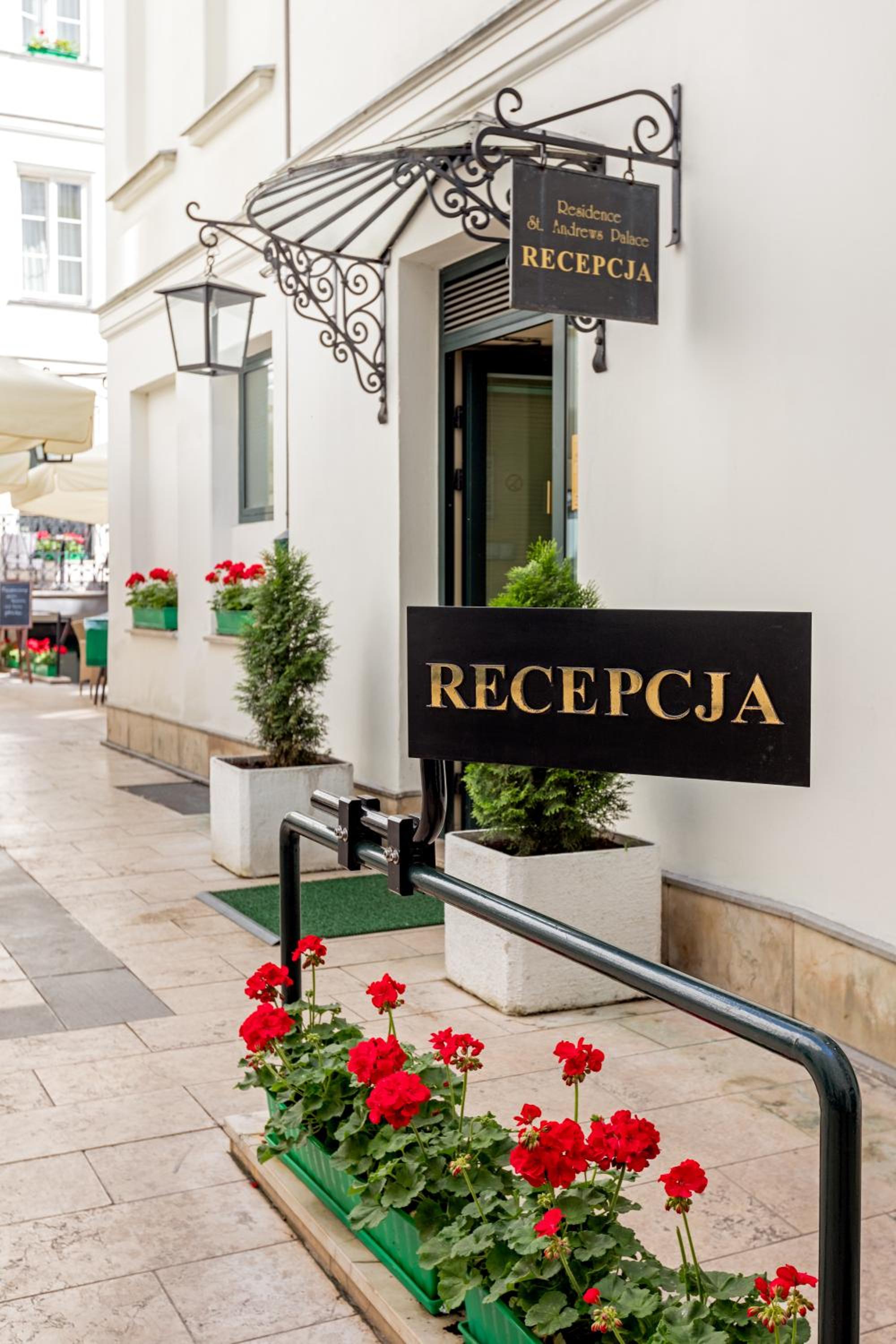 Lobby & Reception