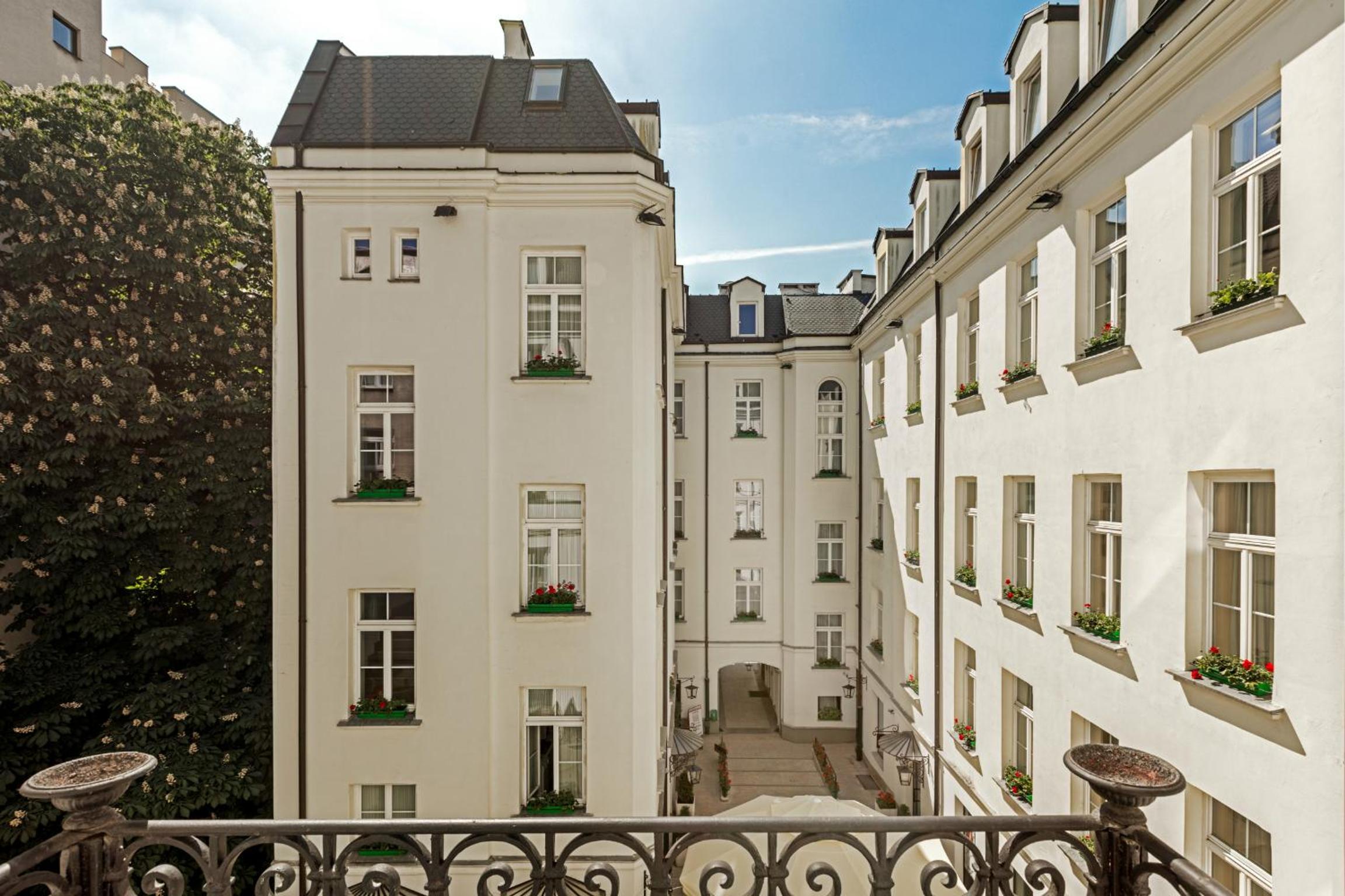 balcony