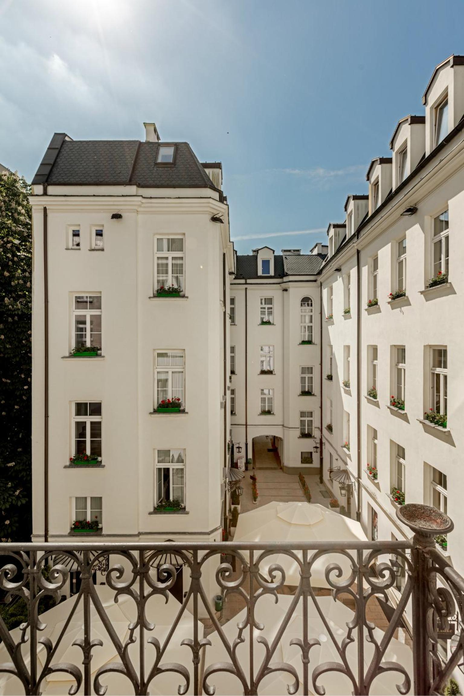 balcony