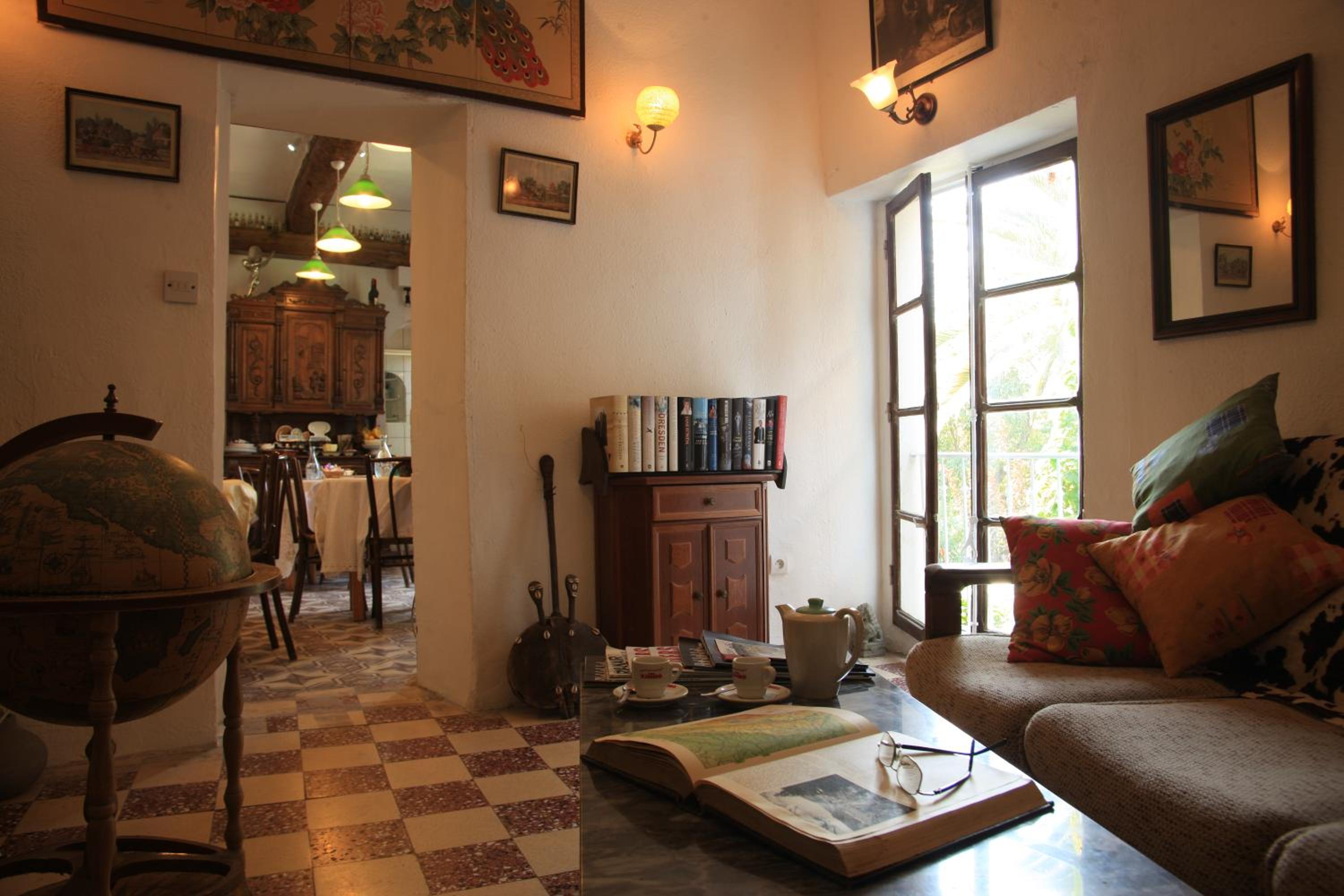 Maison De L'Orb