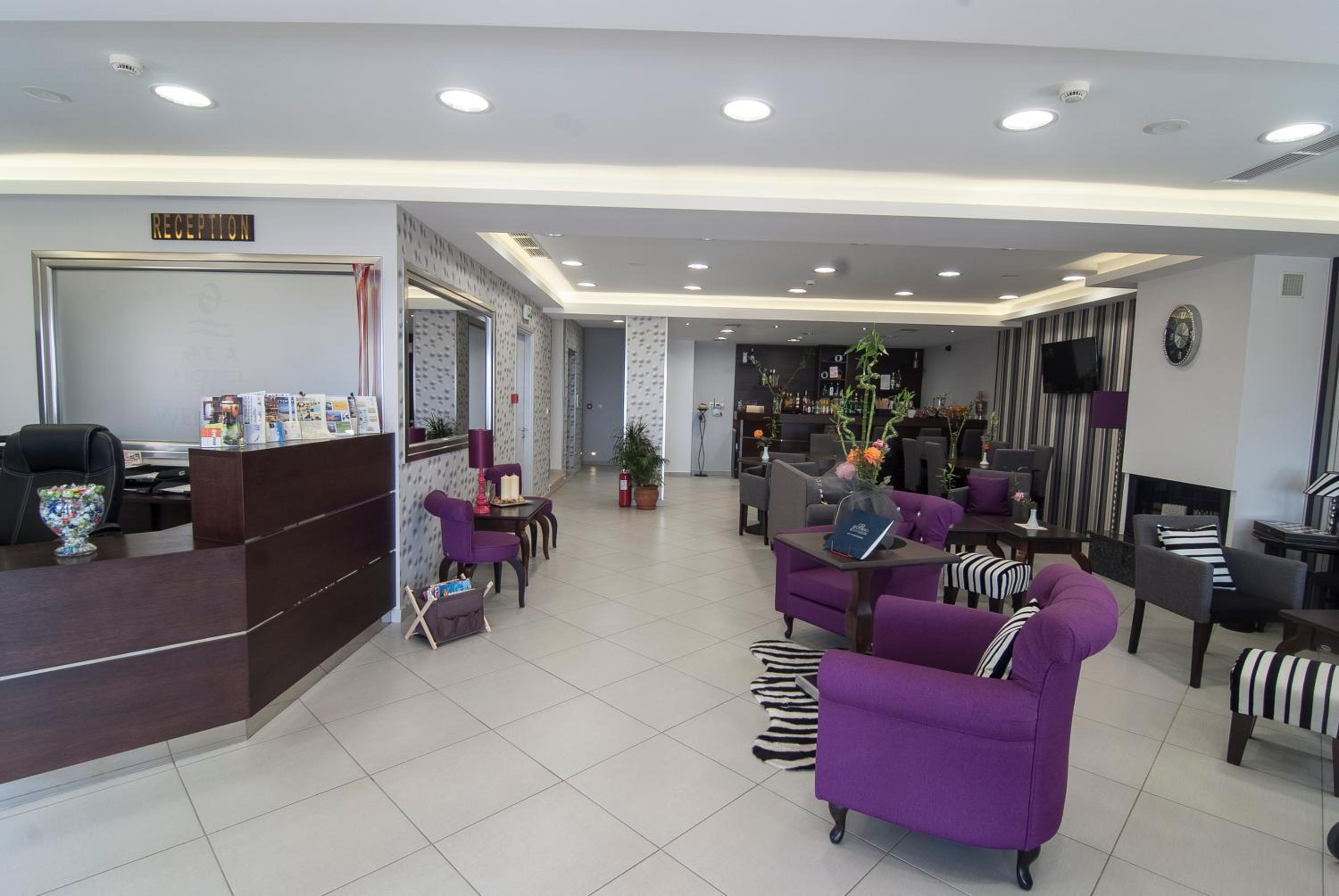 Thea Hotel - Studios & Suites