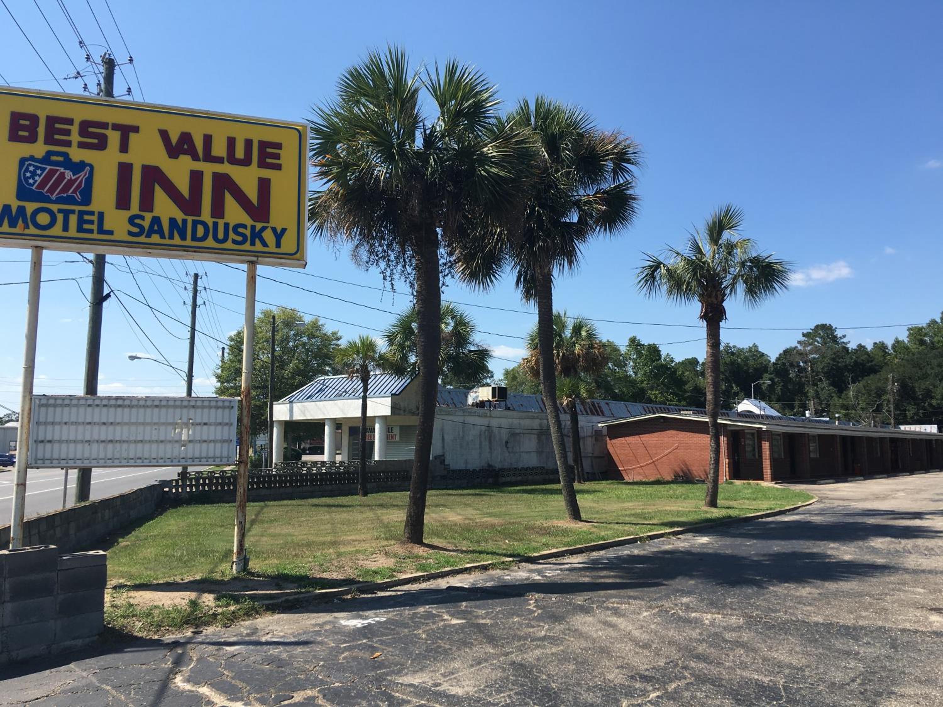 Marianna Vacations - Best Value Inn Motel Sandusky - Property Image 52