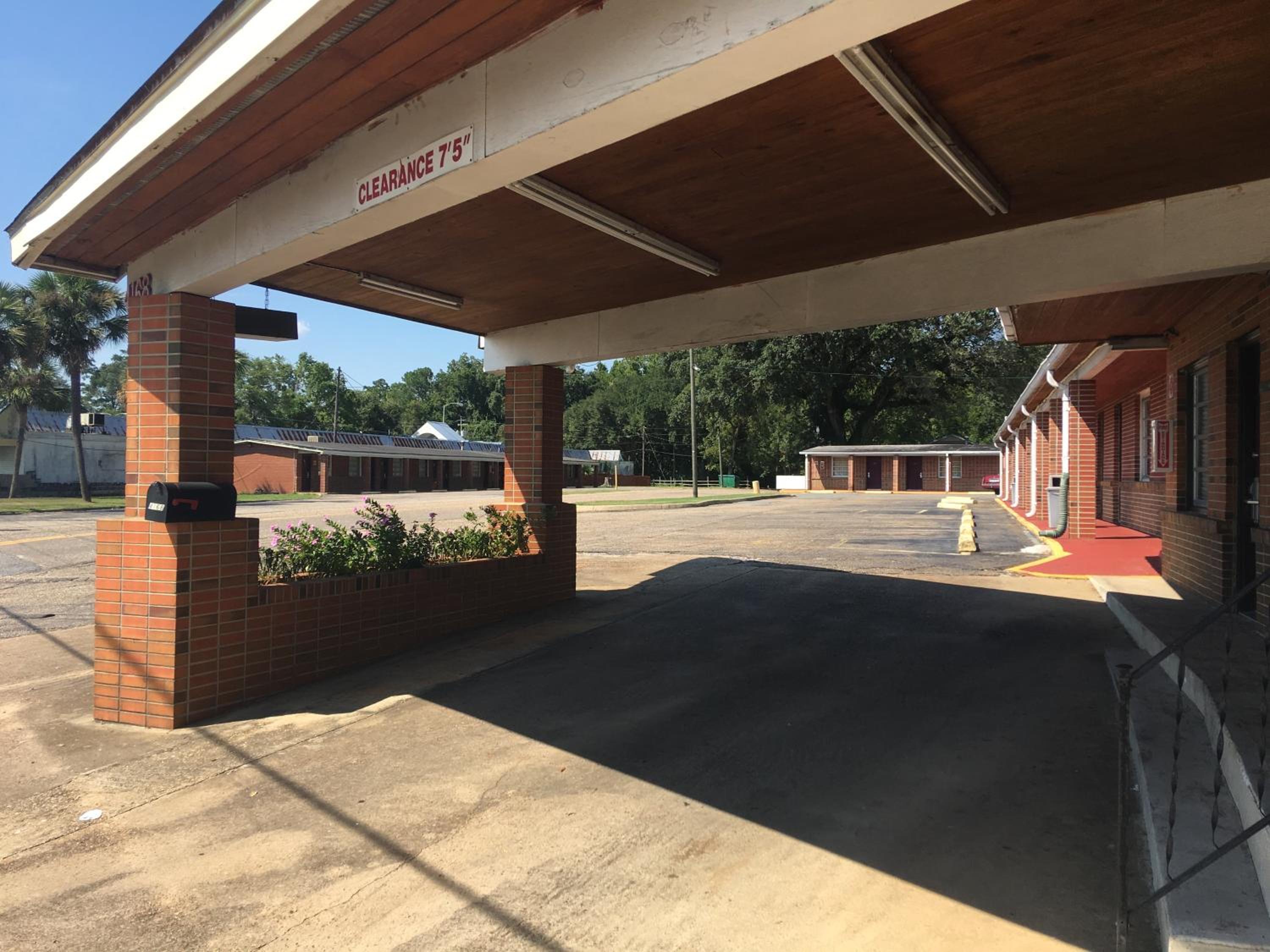 Marianna Vacations - Best Value Inn Motel Sandusky - Property Image 46