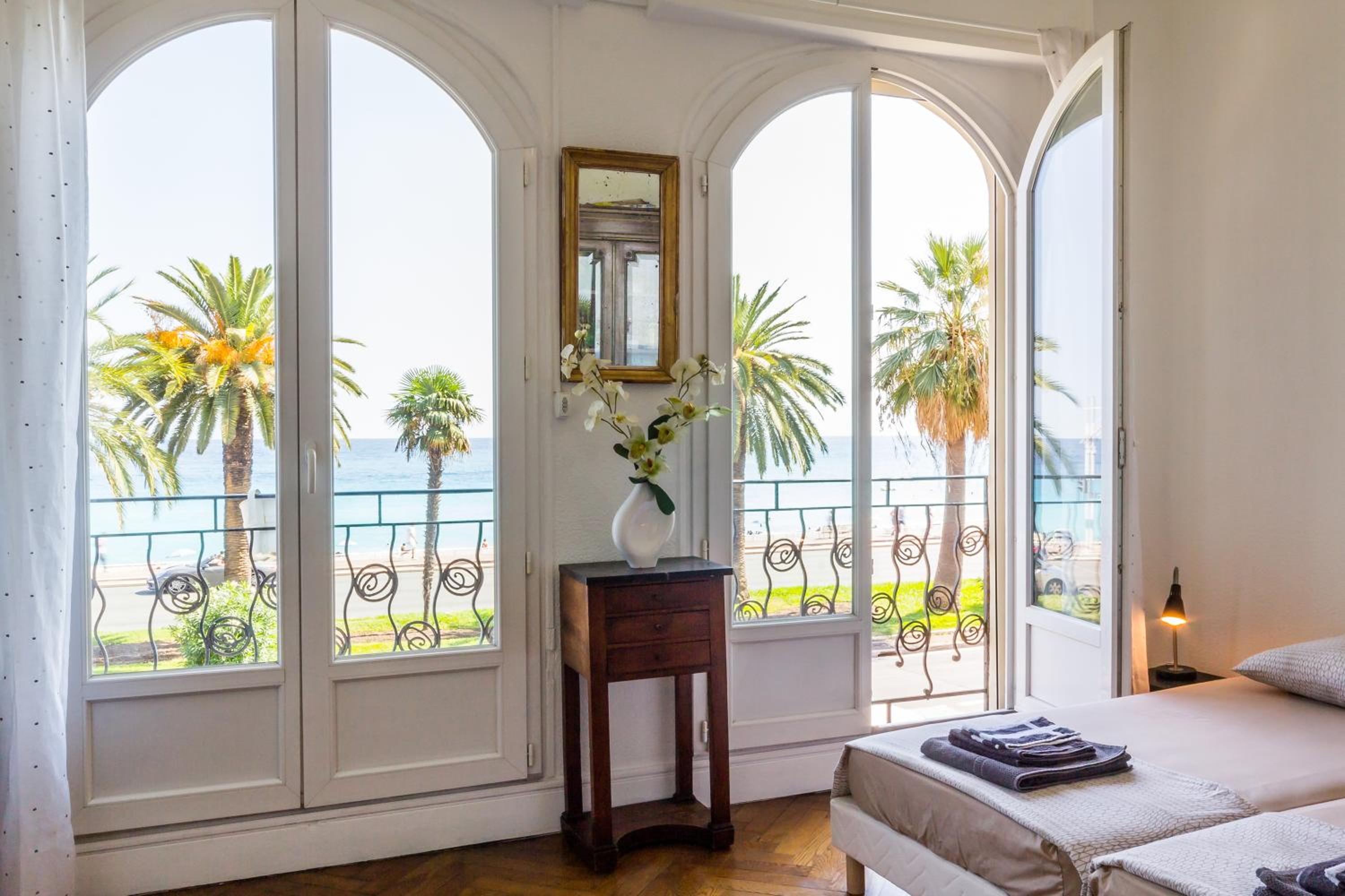 Beautiful apartment by the sea front