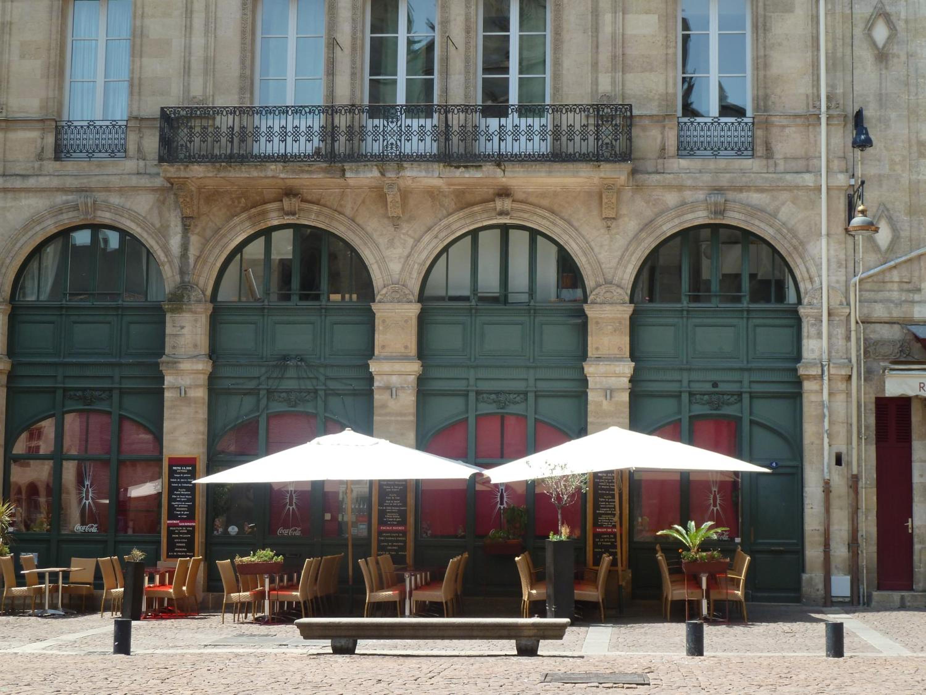 LES TROIS CHANDELIERS un petit paradis en plein centre ville