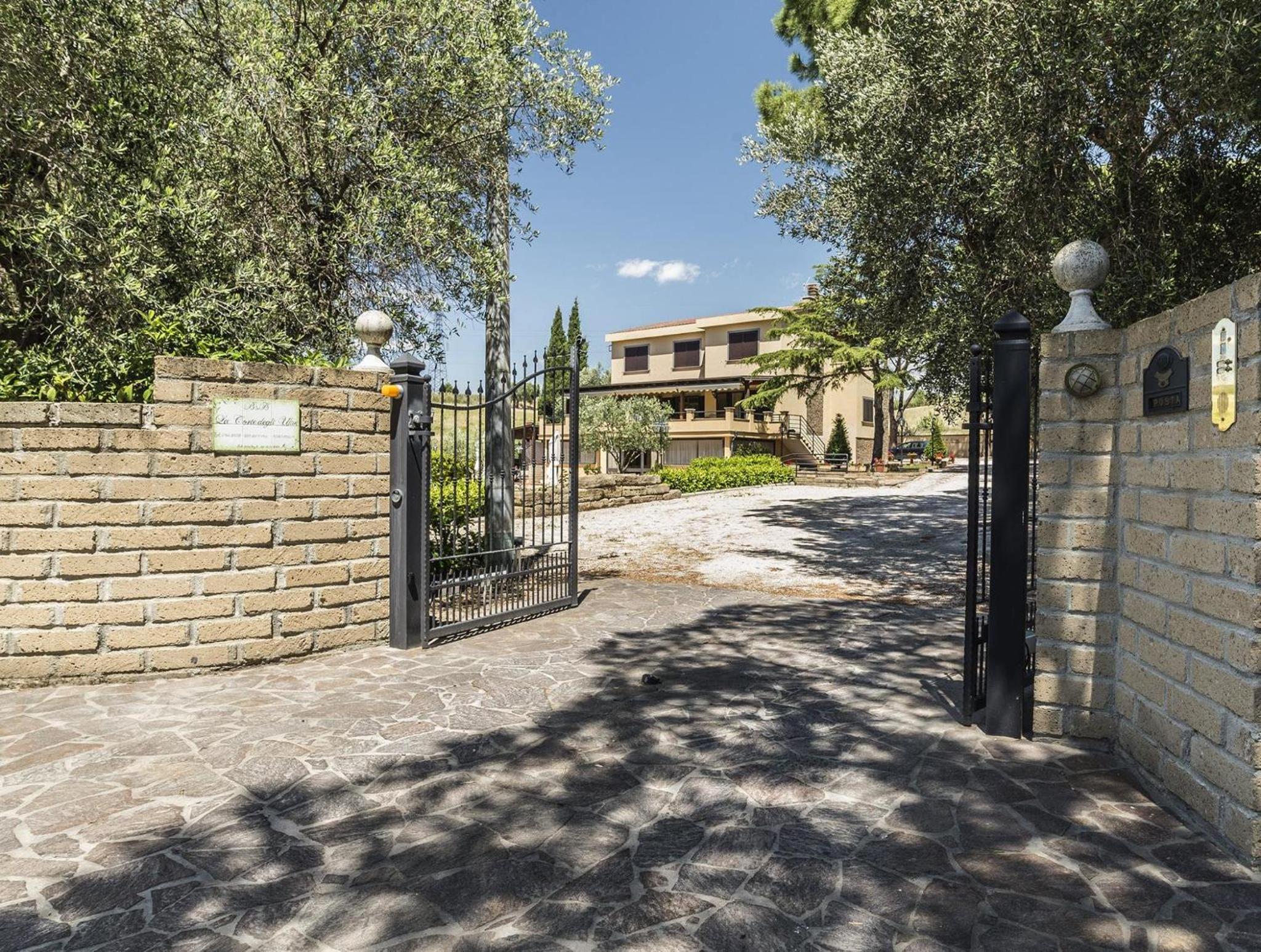 Bed and Breakfast La Corte degli Ulivi