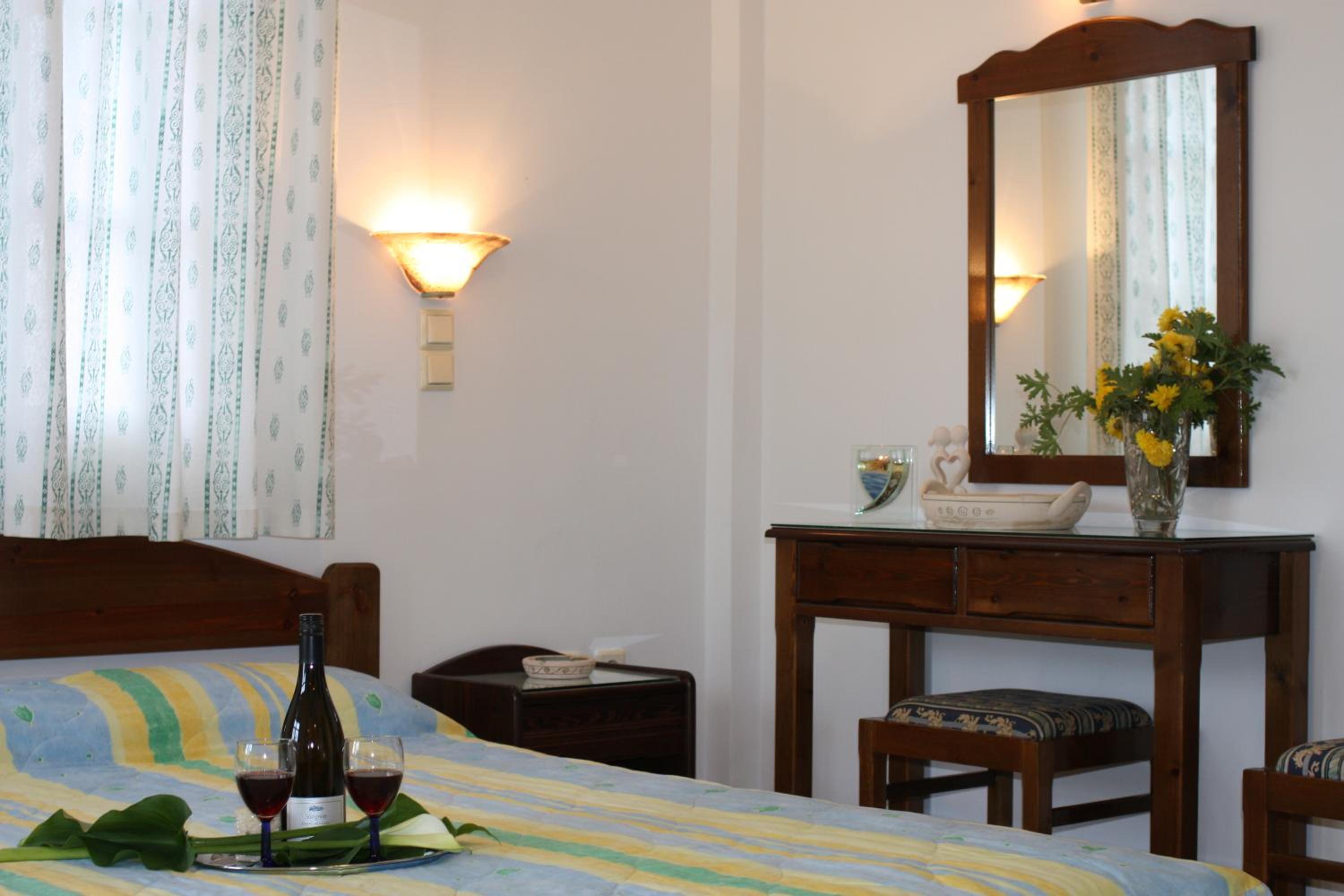Mina's Studios in Naxos Island
