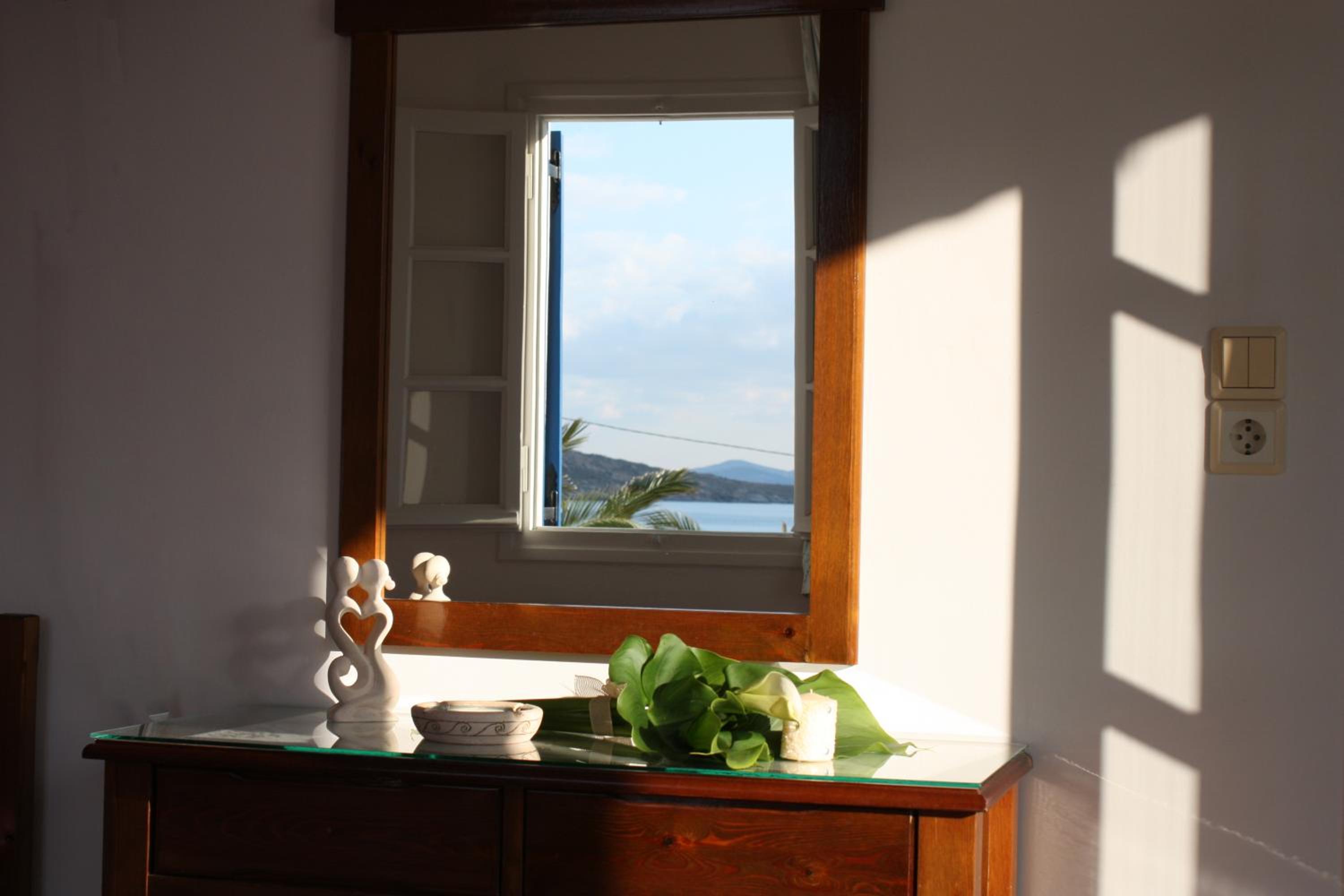 Mina's Studios in Naxos Island