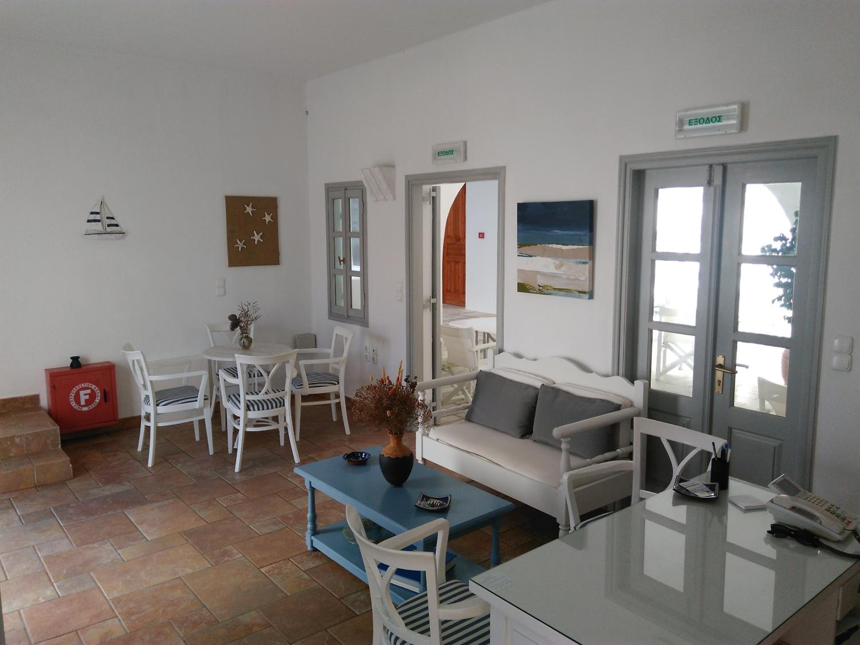 Roussos Beach Hotel